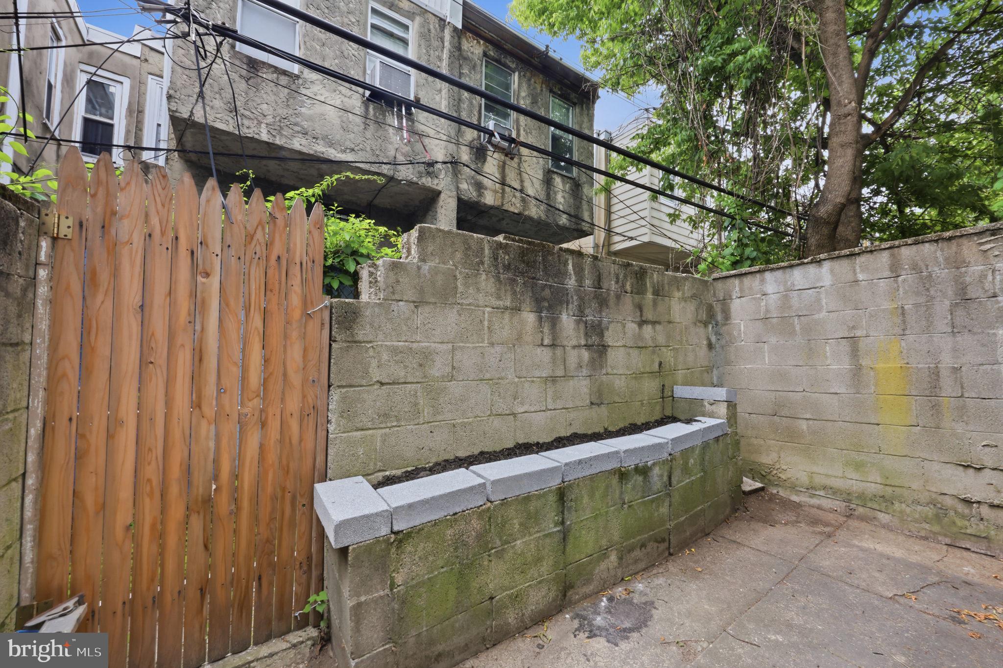 STRAWBERRY MANSION - Residential