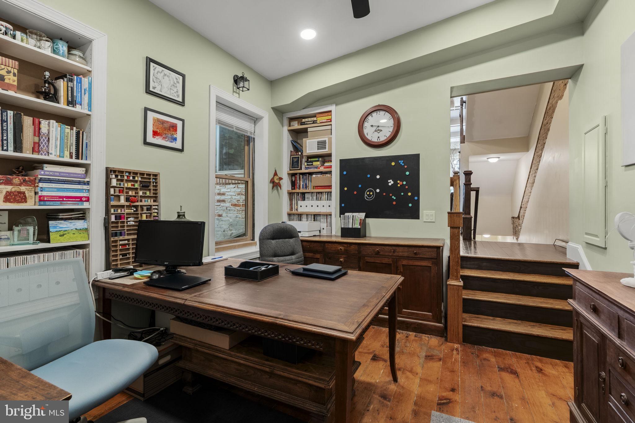 LANCASTER - Commercial Sale