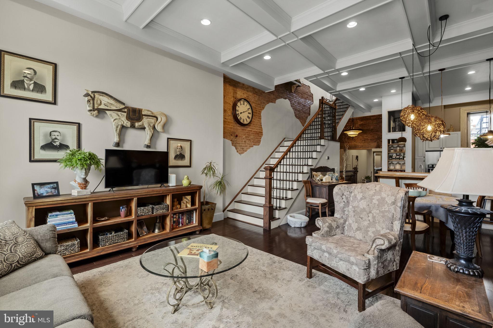 LANCASTER - Commercial Sale