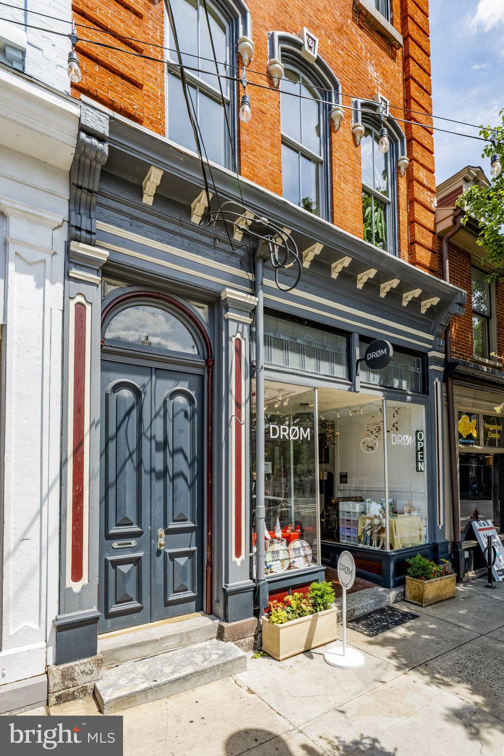 LANCASTER - Commercial Sale
