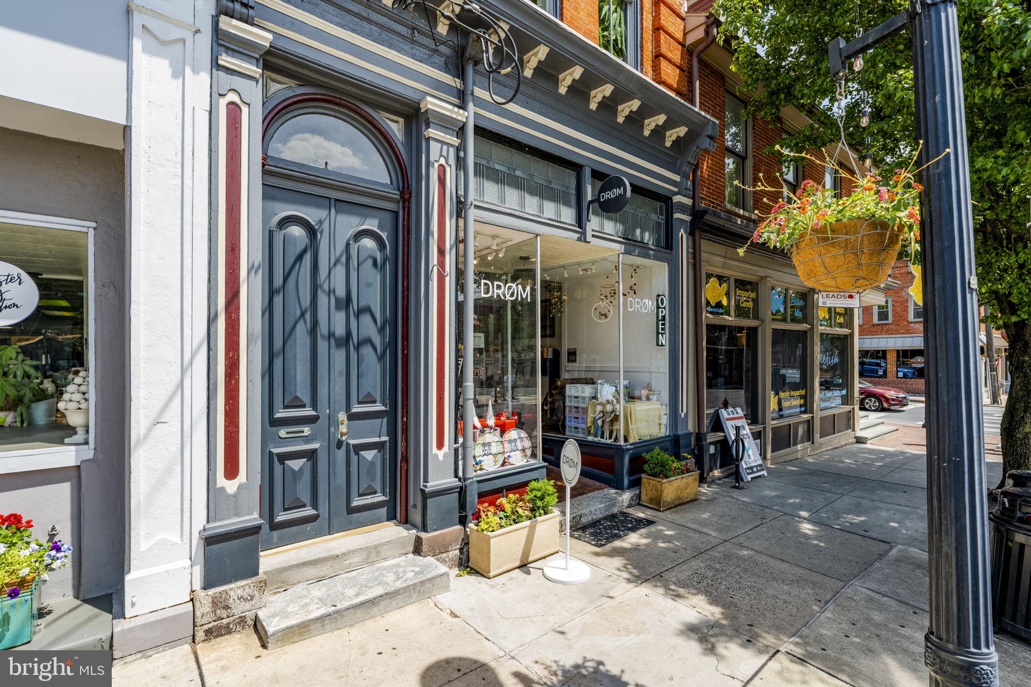 LANCASTER - Commercial Sale