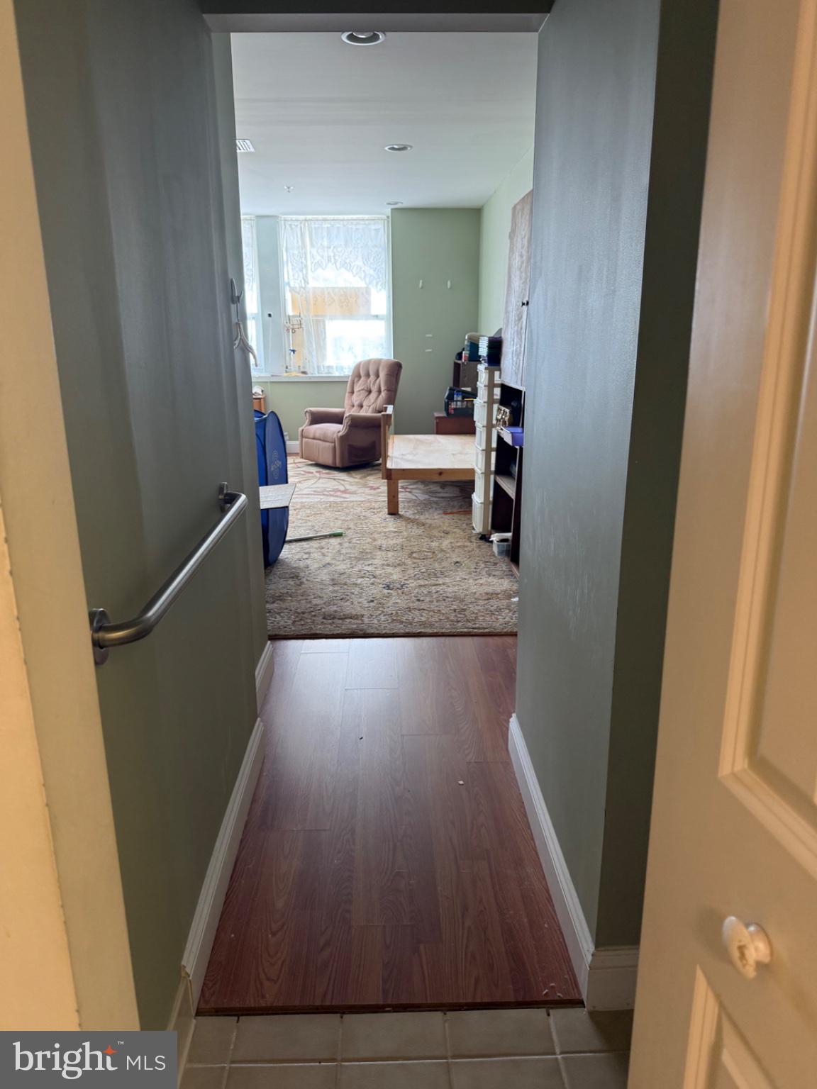 P104 is a penthouse suite with 3 bedrooms and 2 full baths. The unit faces Eastward, with views toward the Delaware River and abundant daylight. The Grandview has a front desk service, elevator access to all floors, a fitness center, on-site laundry, a dog park, and short-term guest parking. The Grandview is within walking distance of Chinatown, Center City, and mins to the Airport, mins to I-76 and I-95, and there are many historic sites and restaurants that are close by. Your Home in downtown Philly is waiting for you. *** Please note, the unit is being monitored***