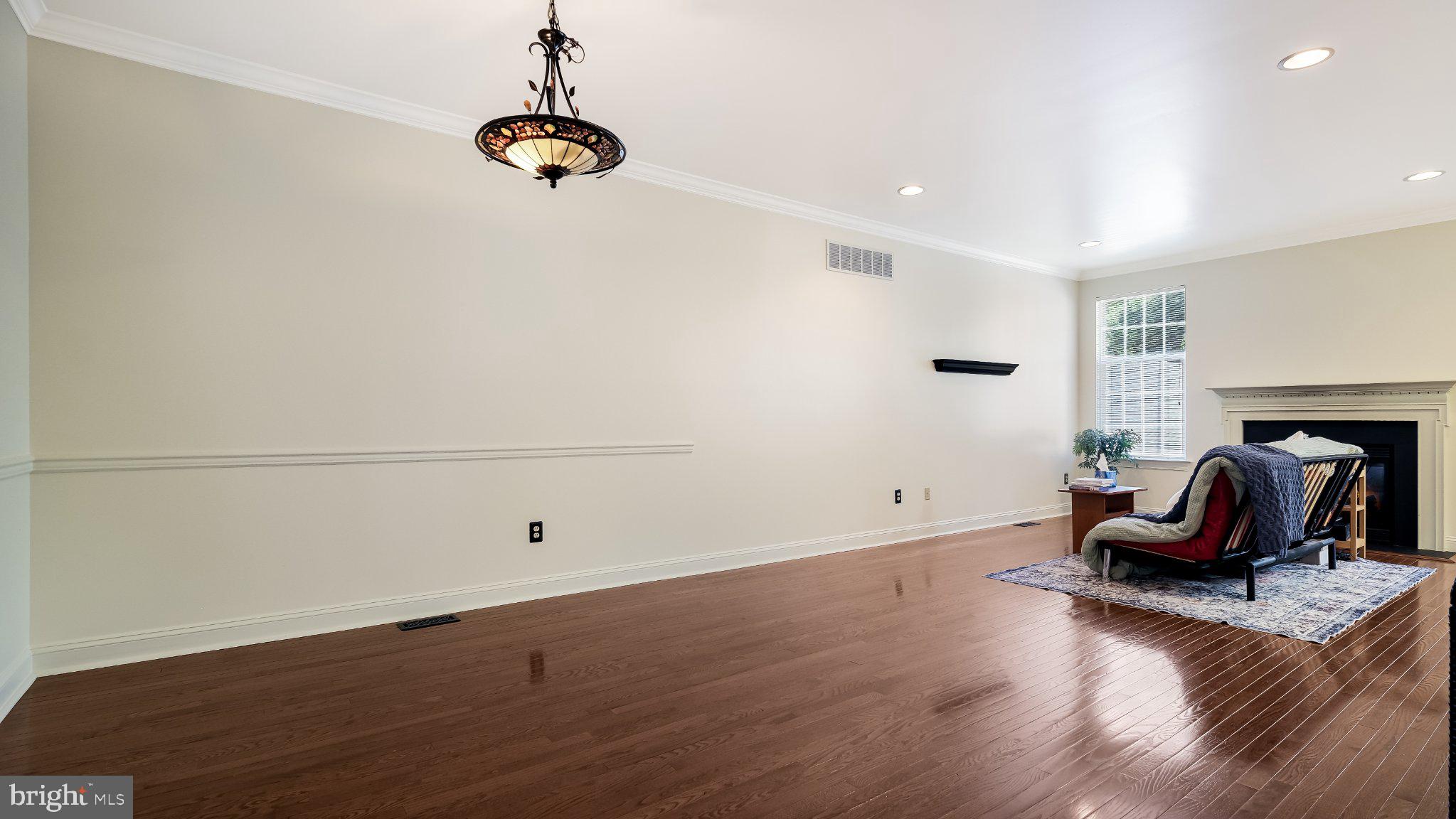 OXFORD LANE - Residential