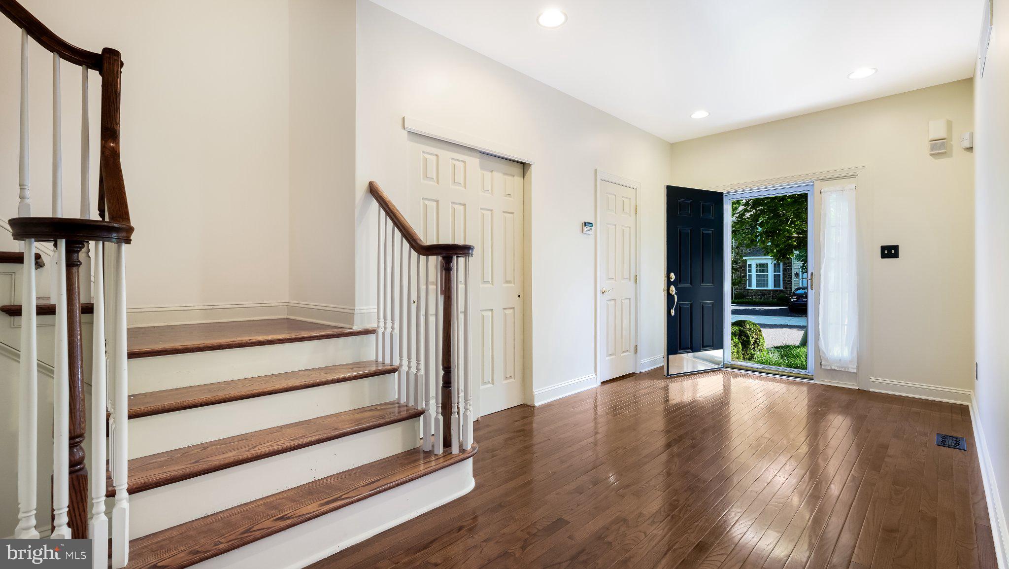 OXFORD LANE - Residential