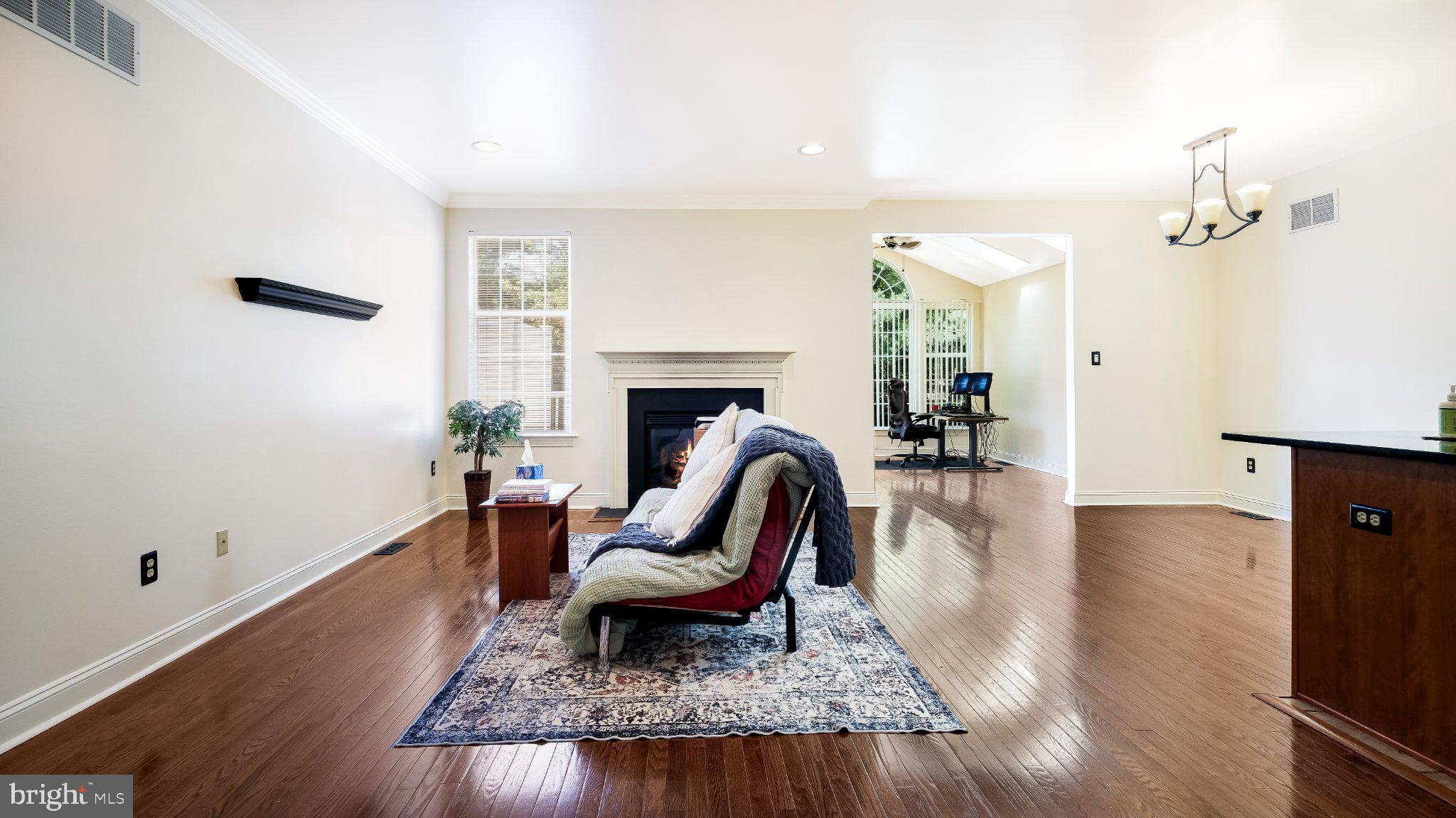 OXFORD LANE - Residential