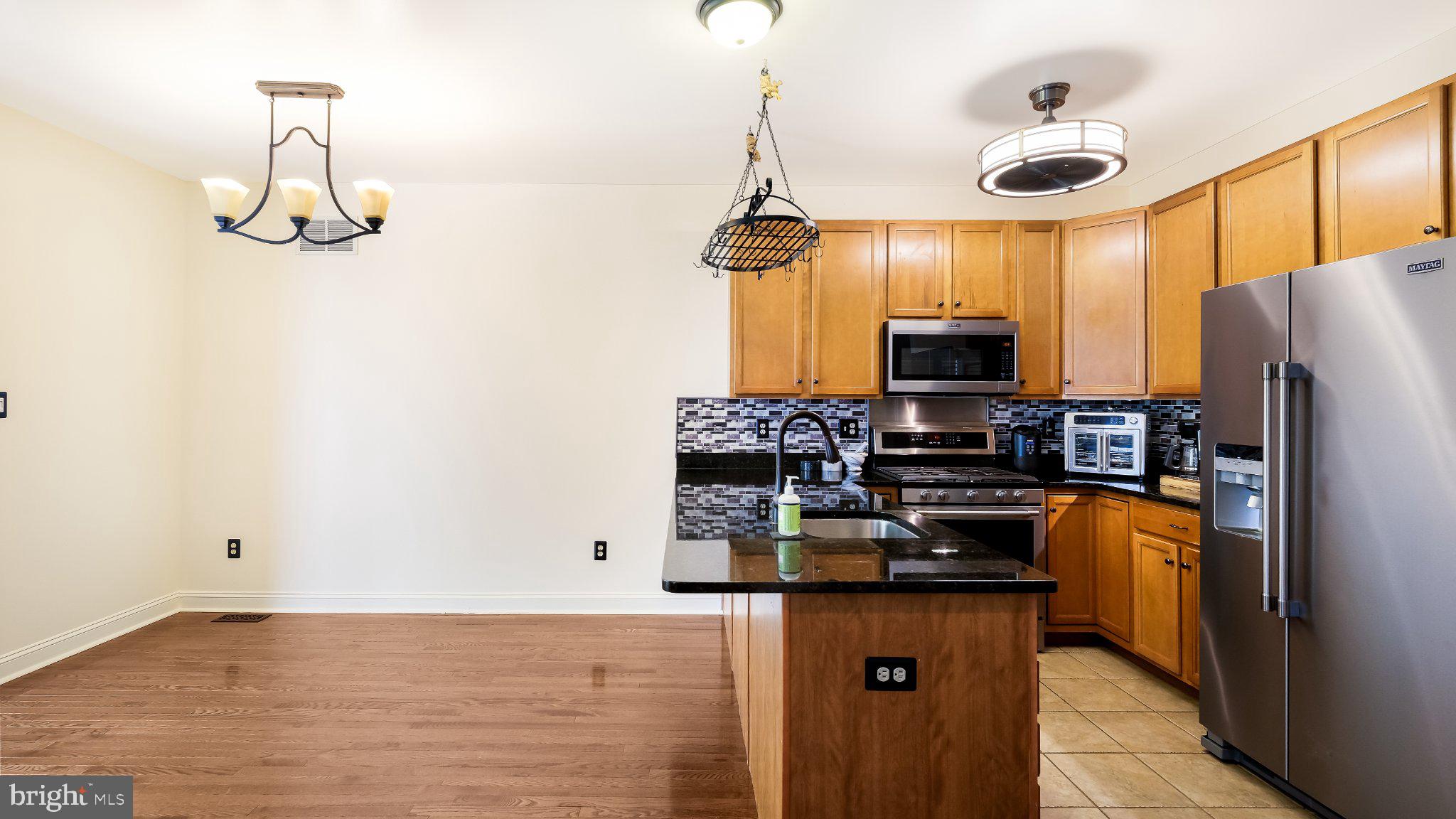 OXFORD LANE - Residential