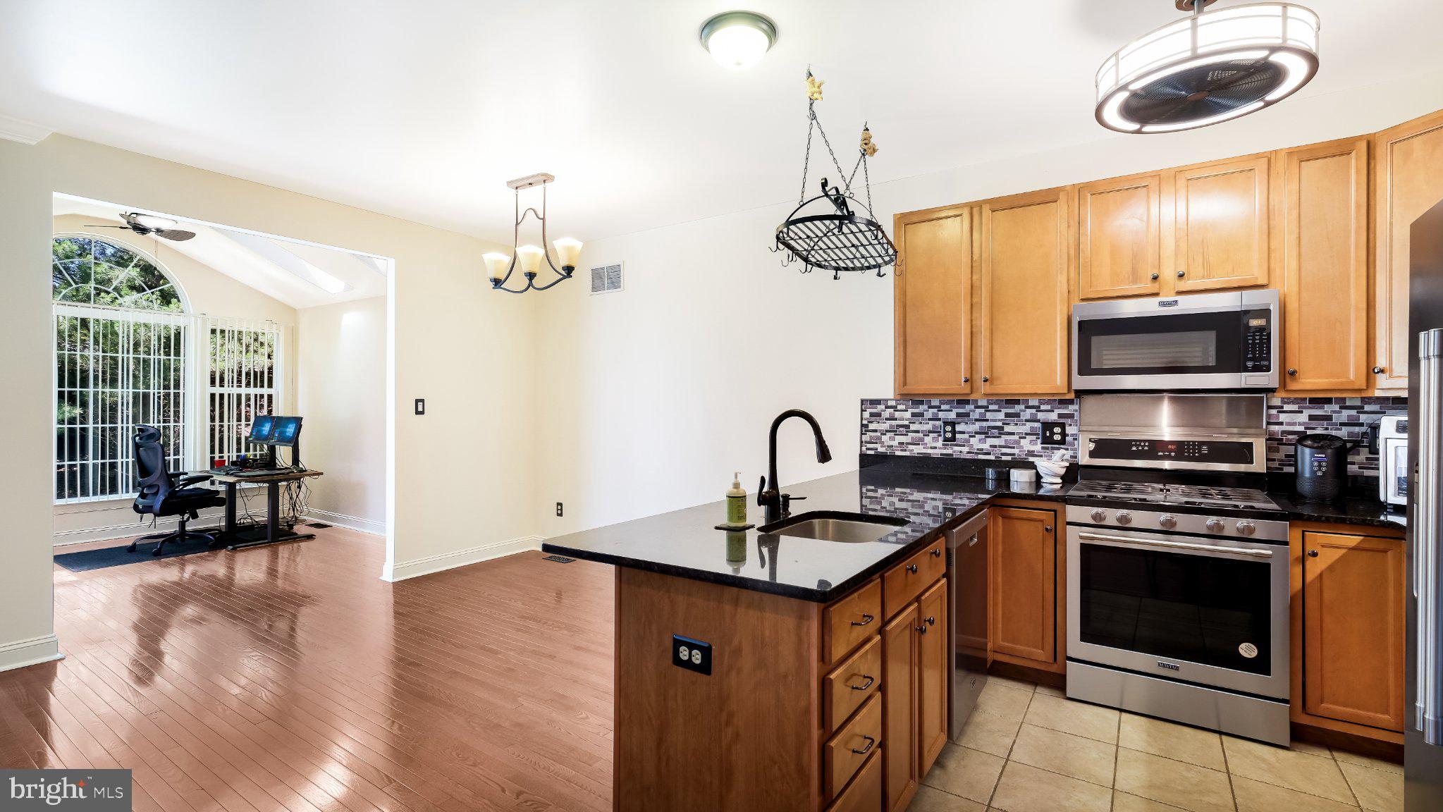 OXFORD LANE - Residential