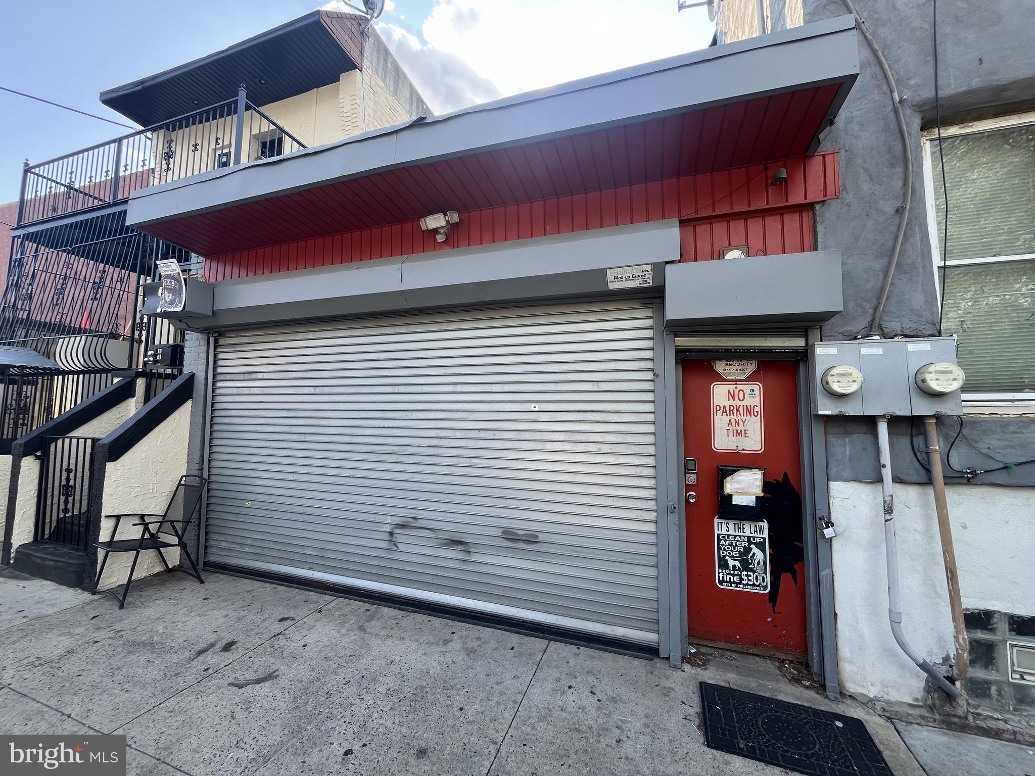 18ft wide x 66 ft deep garage. Plus, loft studio apartment above. Buyer to confirm zoning and legal use. 
1 full bathroom on the first floor with an office. Studio apartment above with a full deck.  Also for sale separately is 701 W Indiana Ave featuring 2 small garages for $75,000.