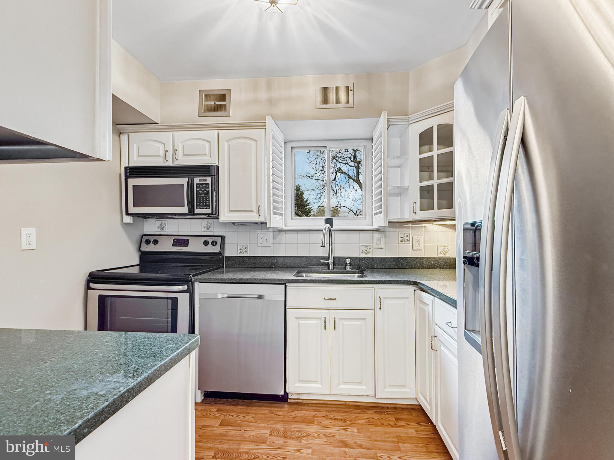 CAMELBACK VILLAGE - Residential