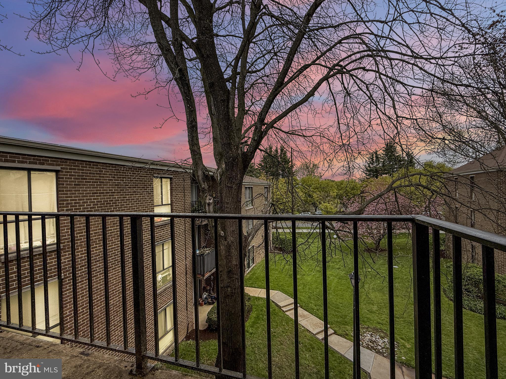 CAMELBACK VILLAGE - Residential