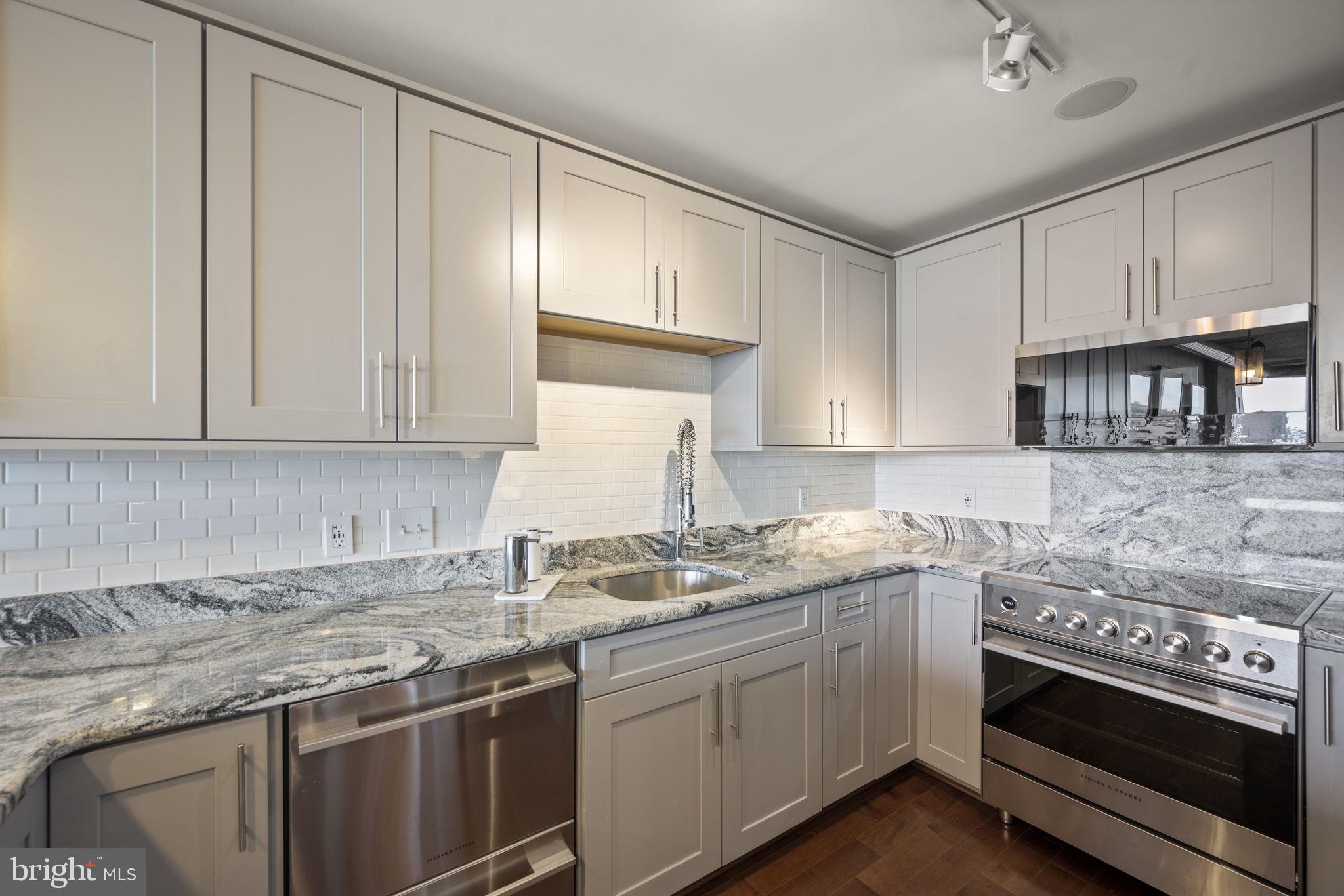 LOCUST POINT - Residential