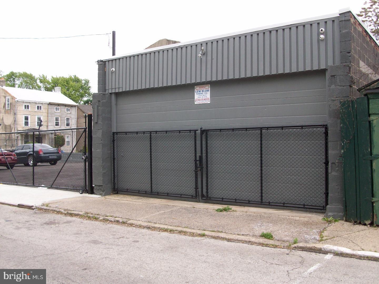 Rarely offered contractor garage with fenced in paking
