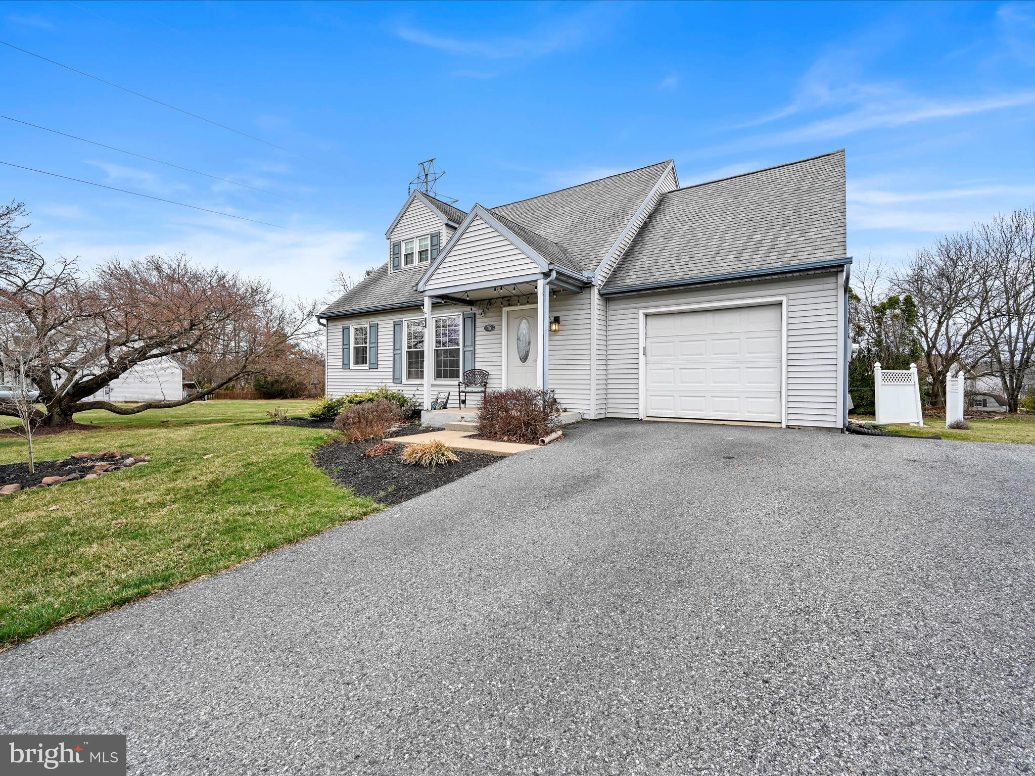 VILLAGE HOLLOW - Residential