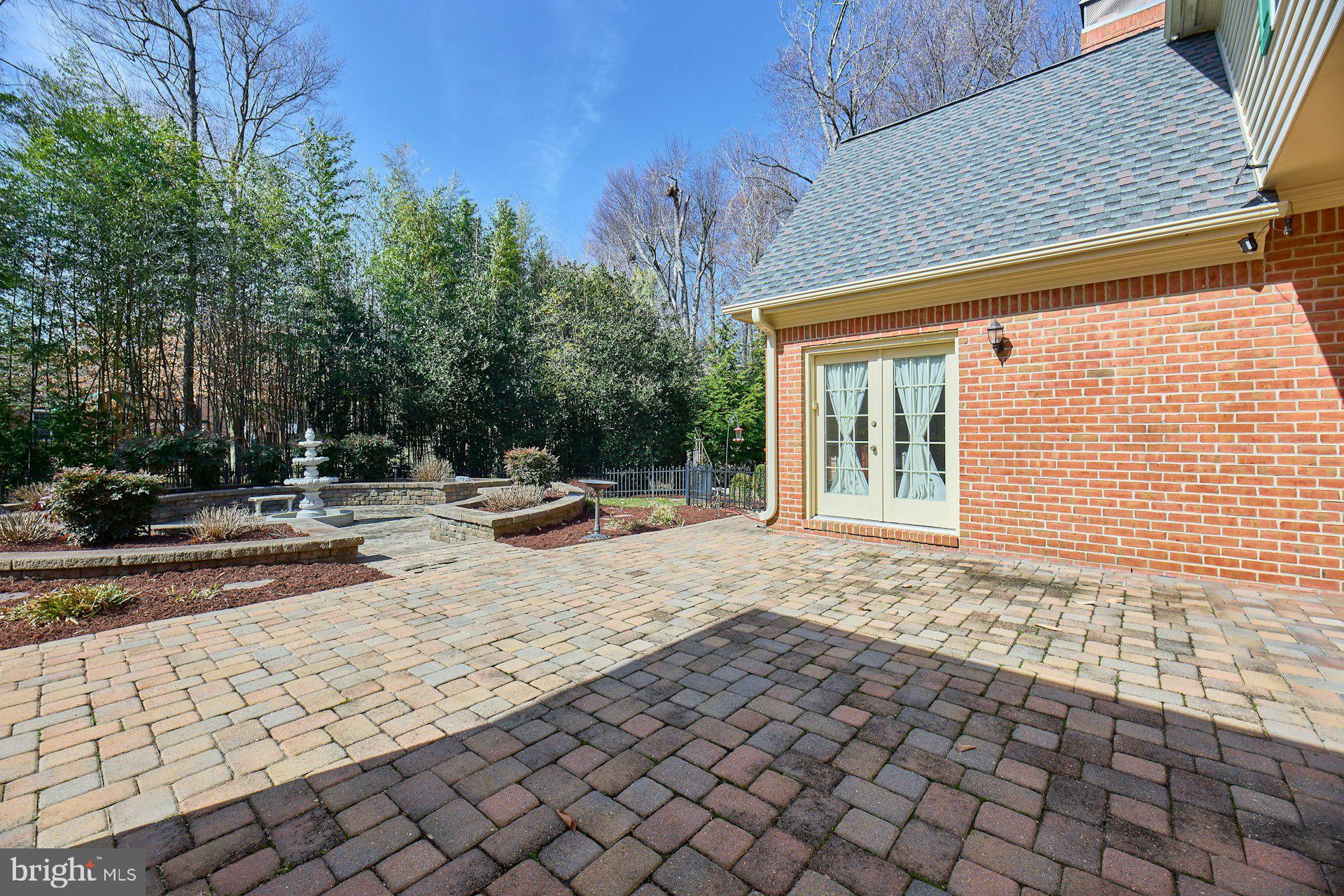 CAERNARVON WOODS - Residential