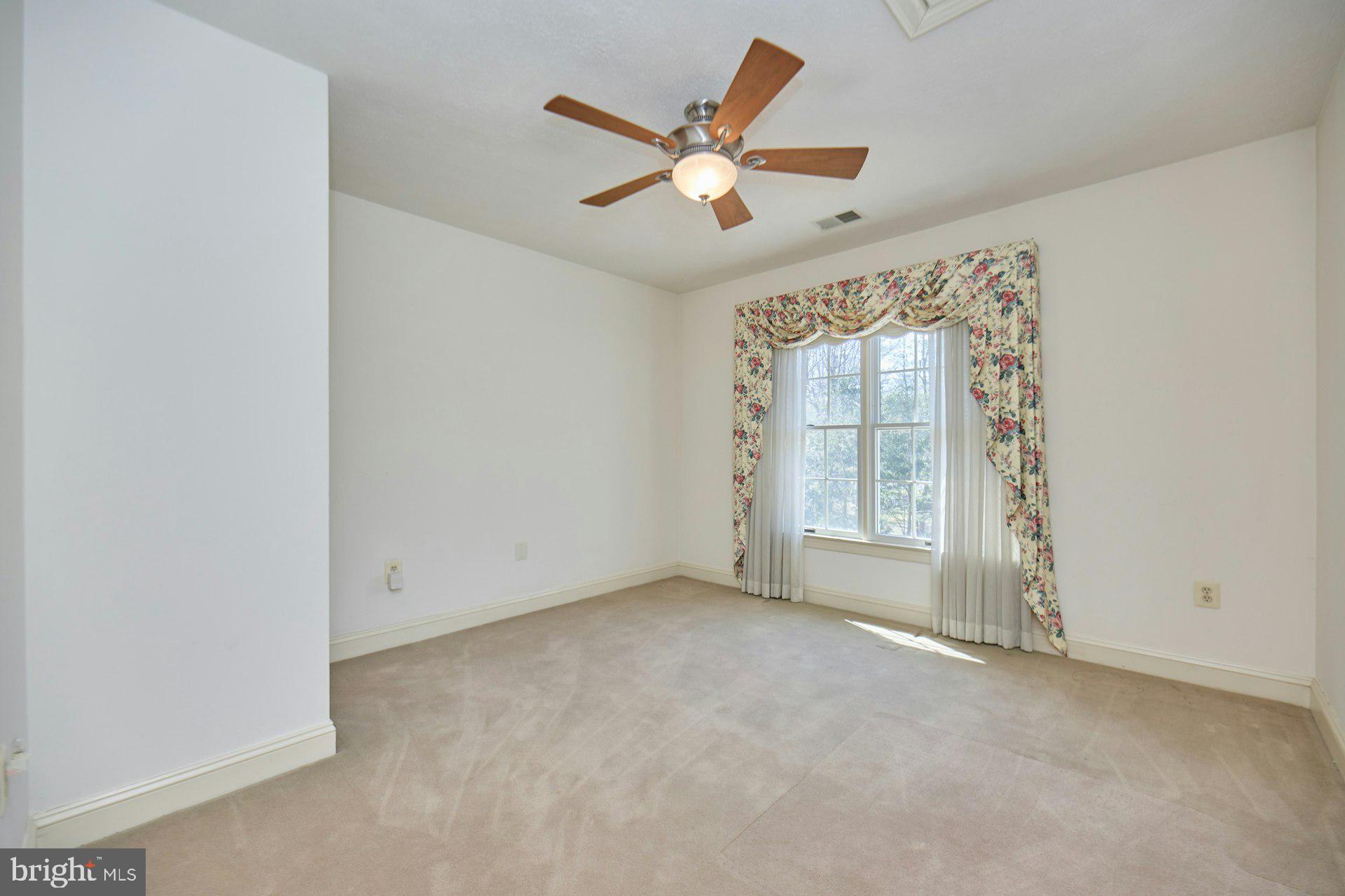 CAERNARVON WOODS - Residential