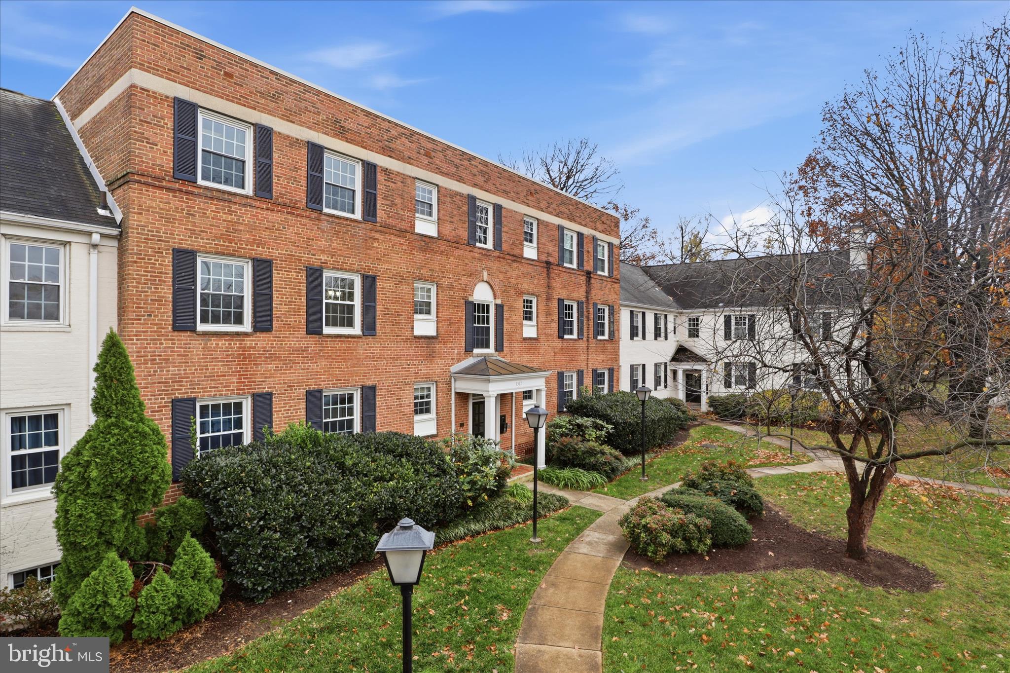 COMMONS OF ARLINGTON - Residential