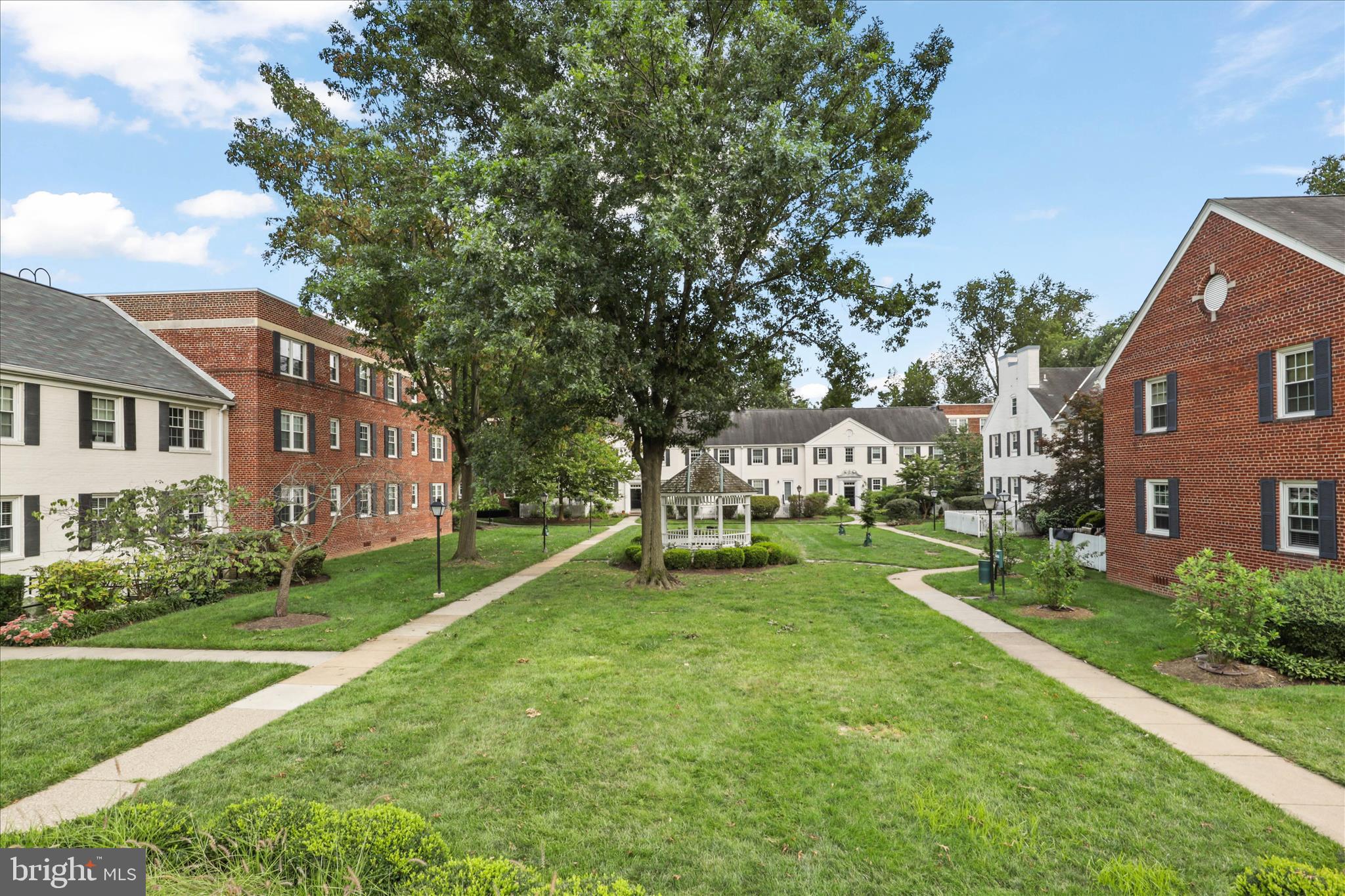 COMMONS OF ARLINGTON - Residential