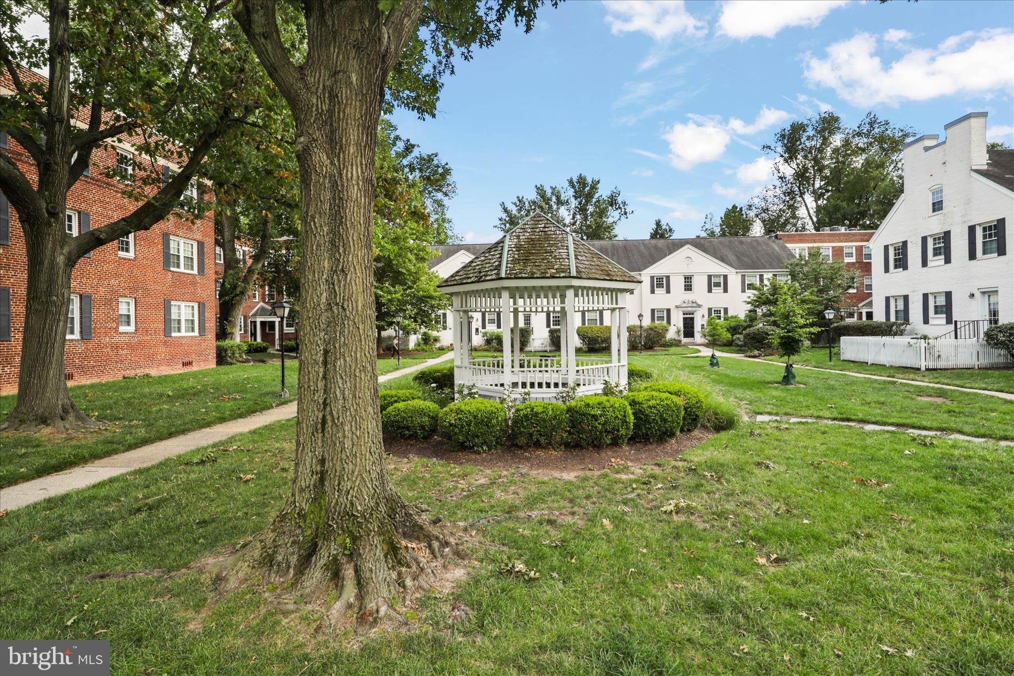COMMONS OF ARLINGTON - Residential