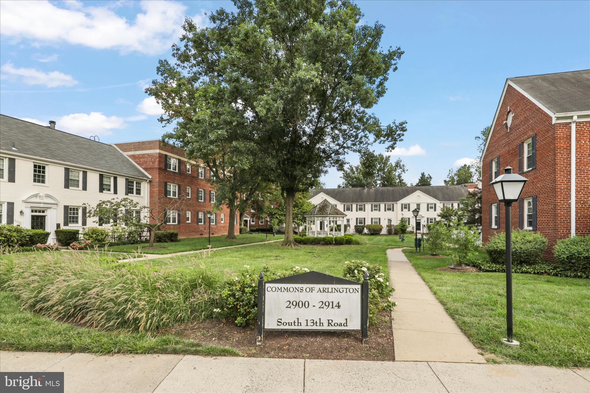 COMMONS OF ARLINGTON - Residential