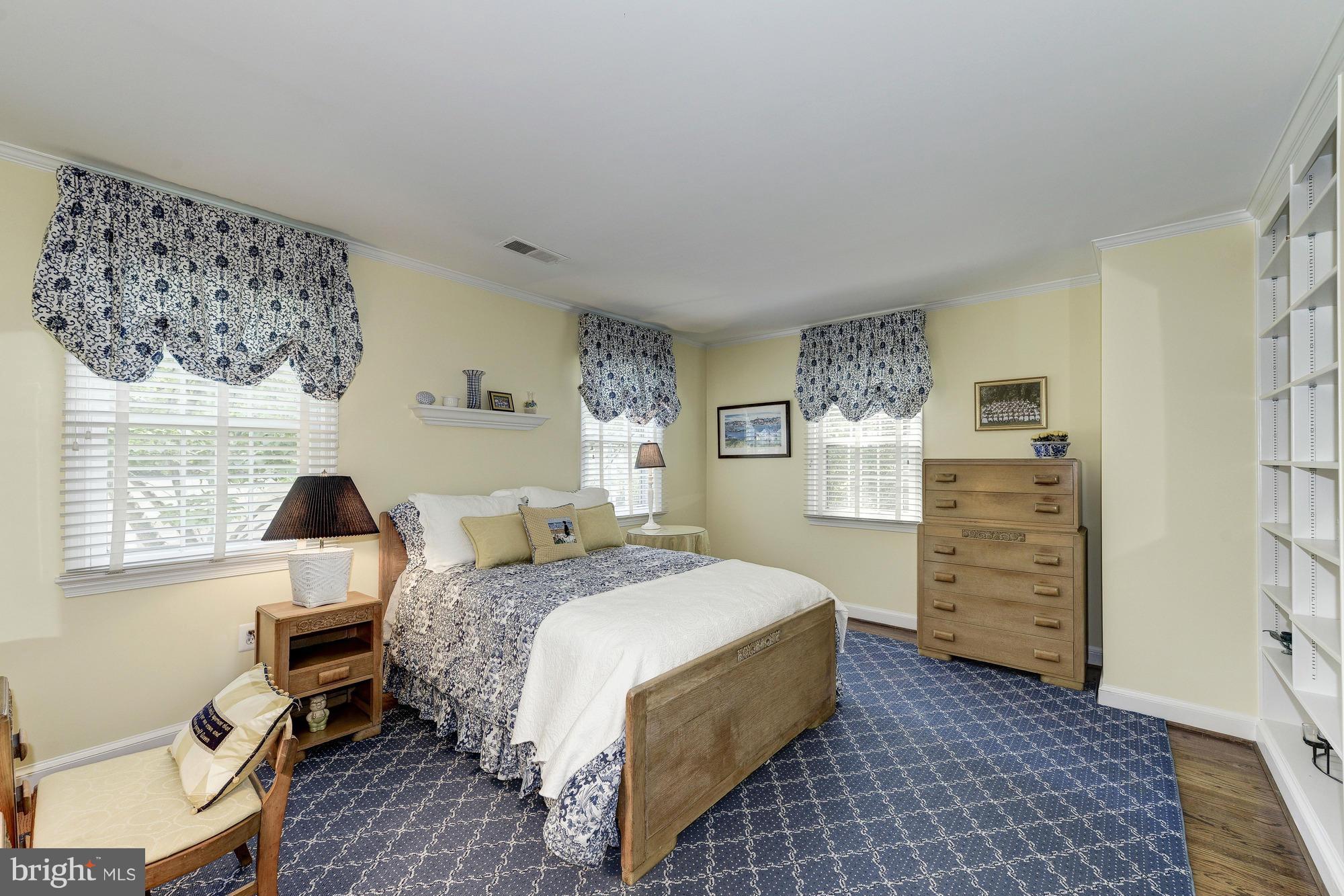 RIVER OAKS - Residential