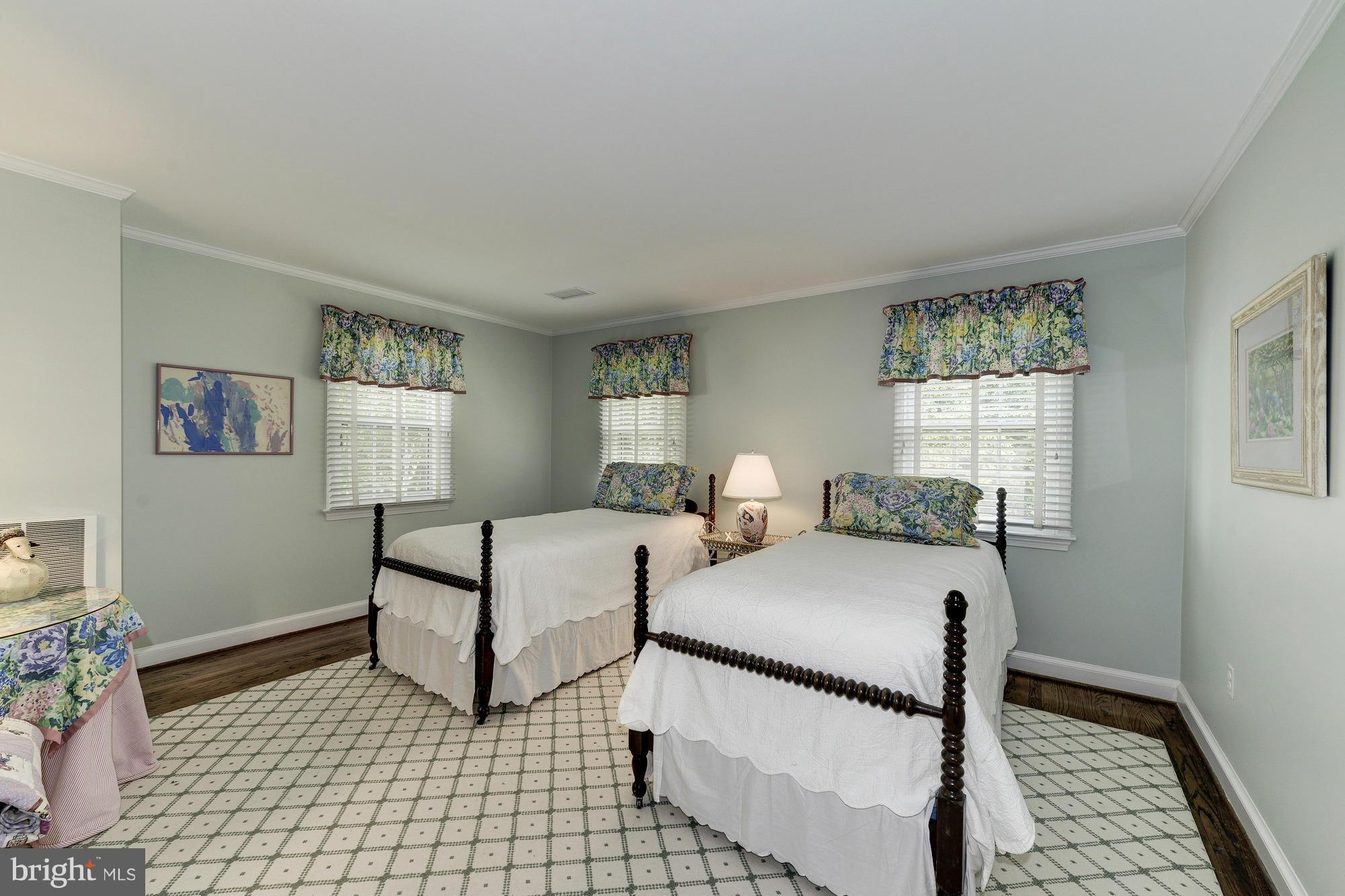RIVER OAKS - Residential