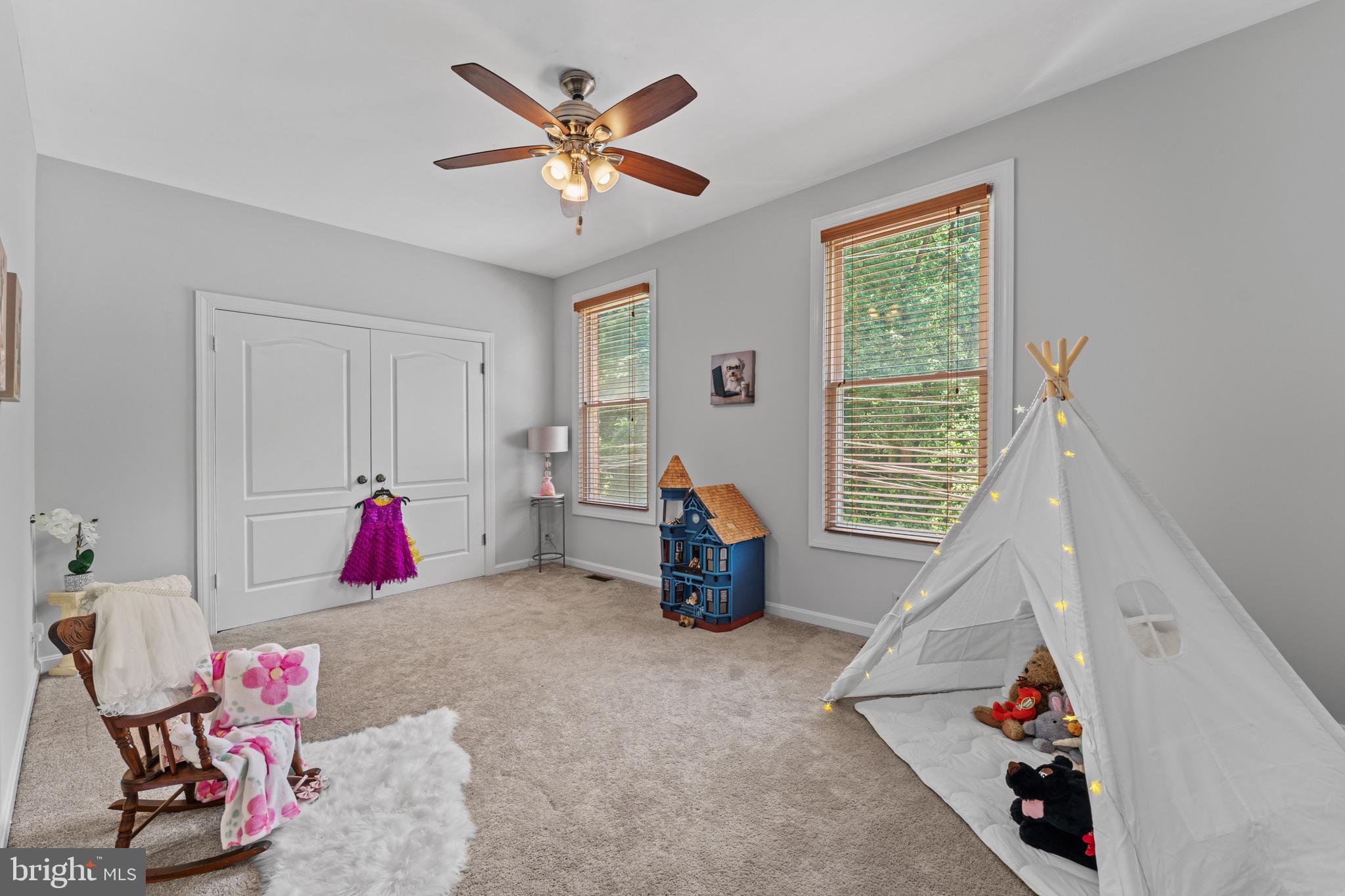 MONTGOMERY HIGHLANDS ESTATES - Residential