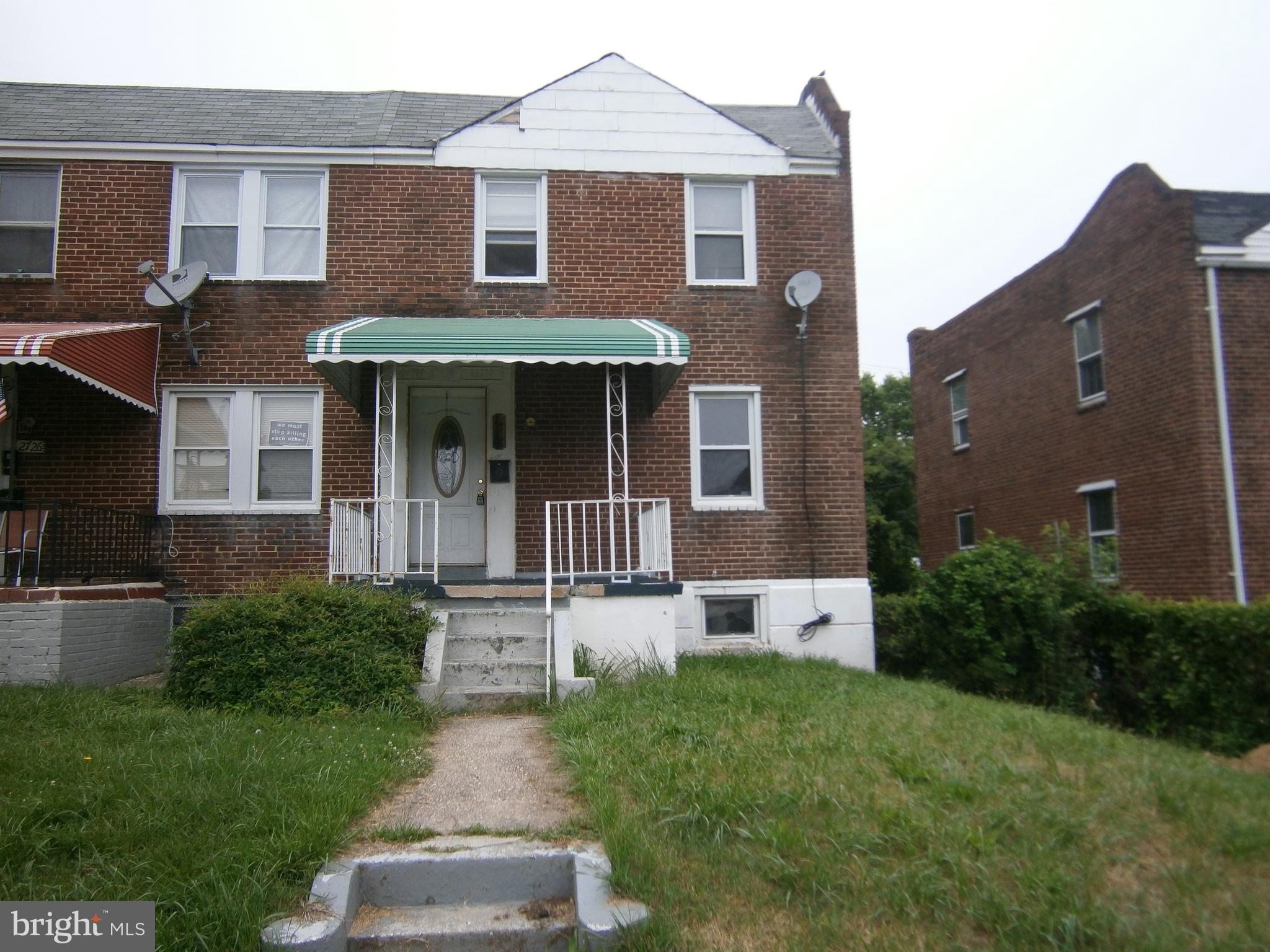 CONTRACT FALL THROUGH! Excellent opportunity to make this house your home. With a little TLC, you can design and make your mark on this great END OF GROUP Property!!! Great yard, wonderful neighbors and just a GEM of a home! Make your appointment today! You can buy this house priced BELOW MARKET!!