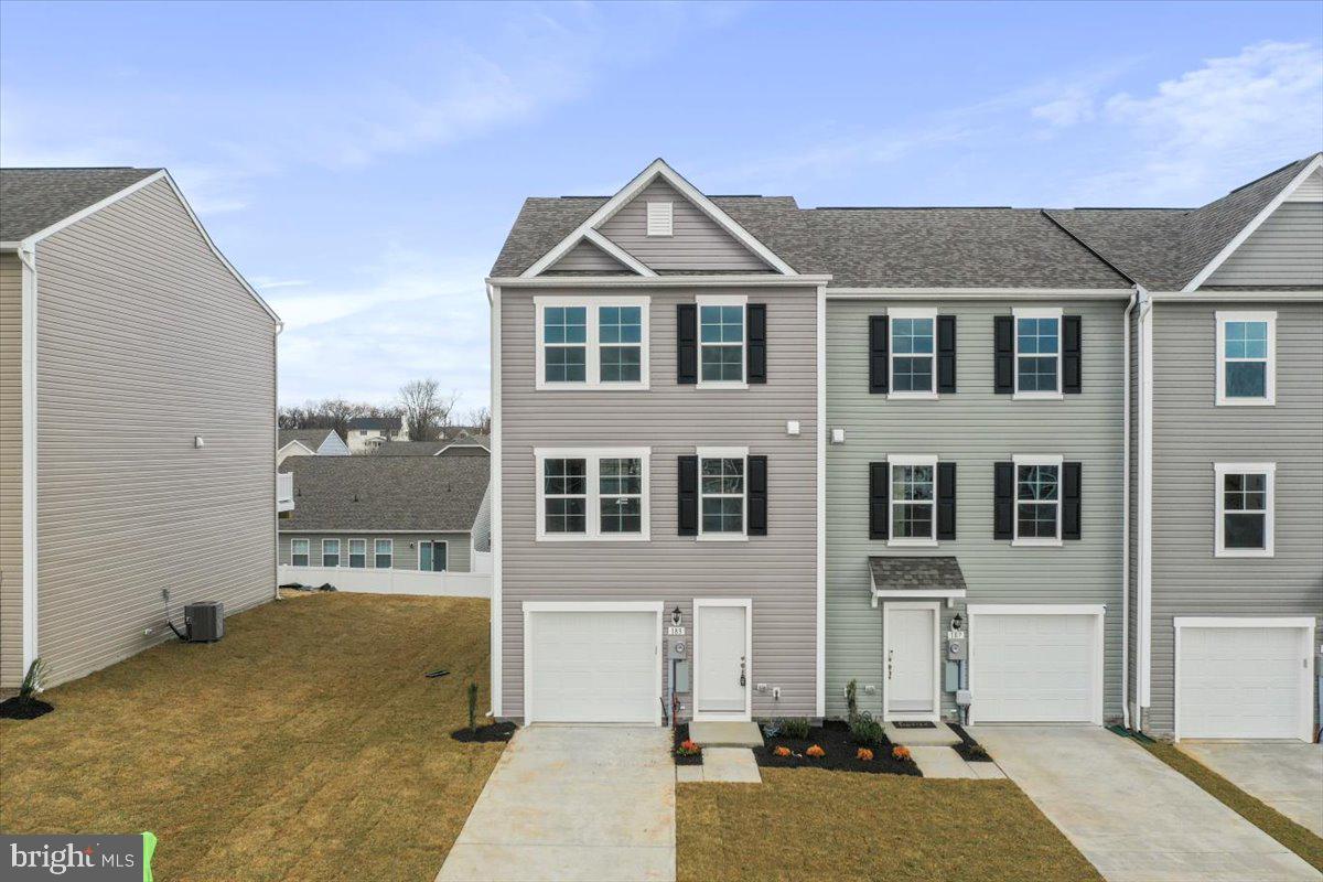 OVERLOOK AT RIVERSIDE TOWNHOMES - Residential Lease