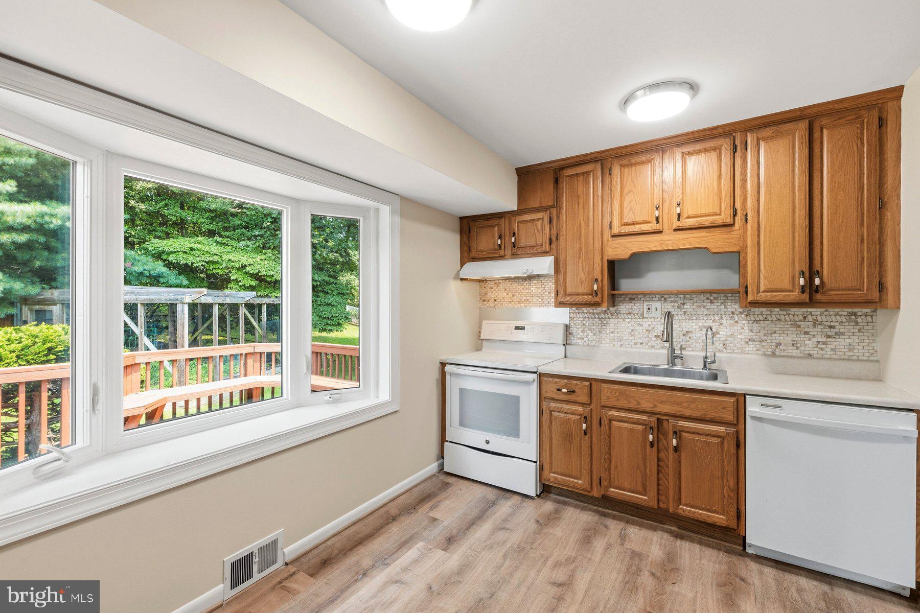 BEL PRE WOODS - Residential
