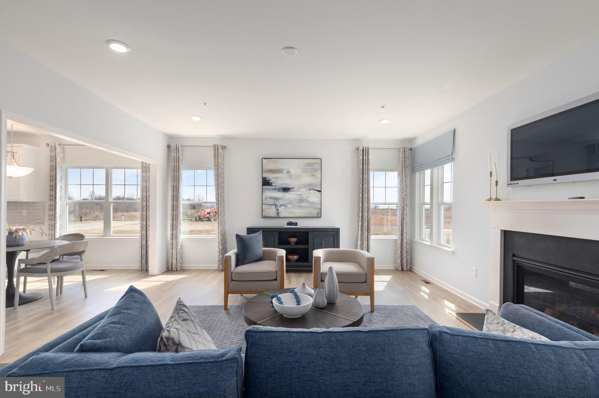 CAPTAIN'S COVE - Residential
