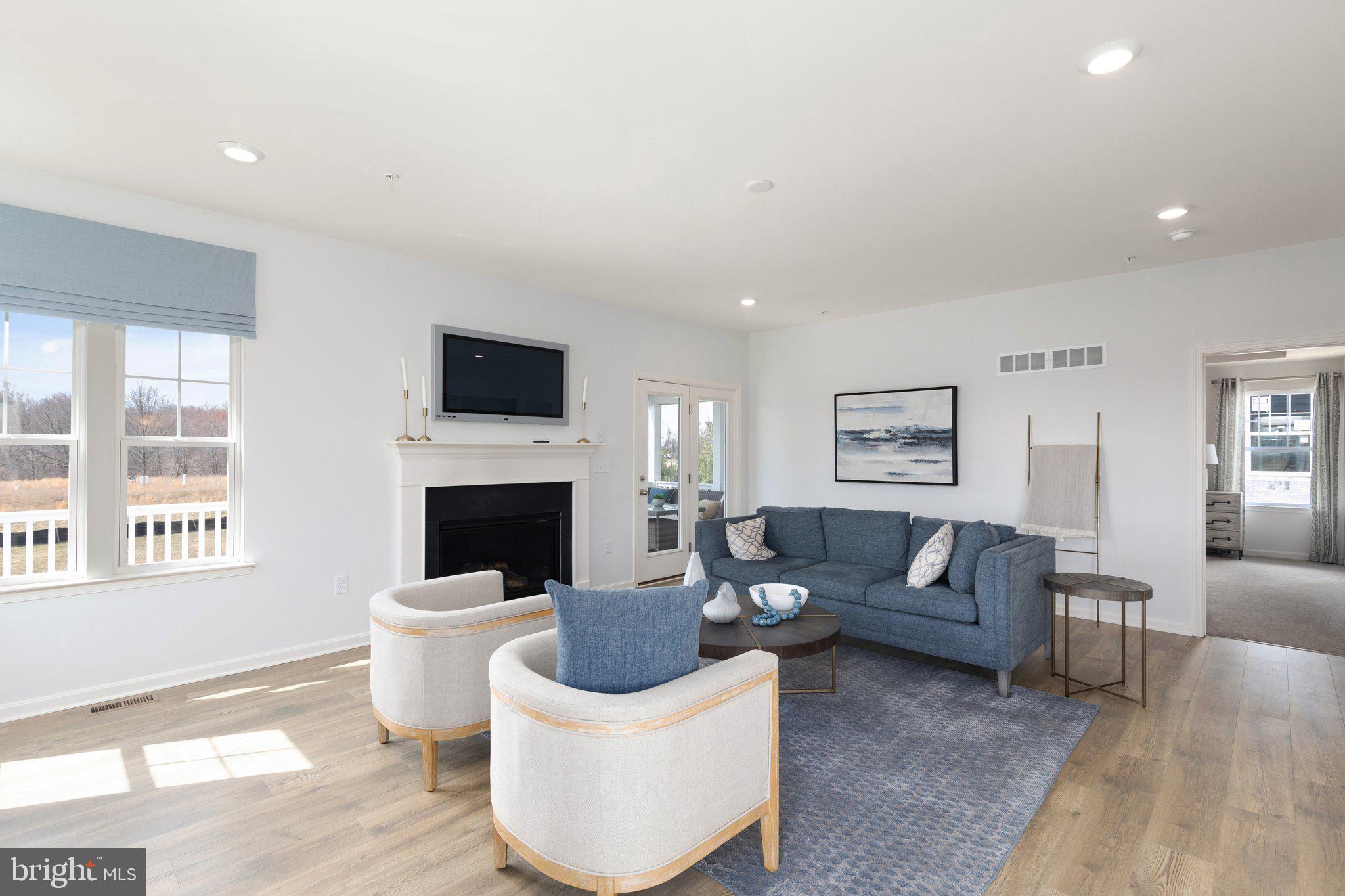 CAPTAIN'S COVE - Residential