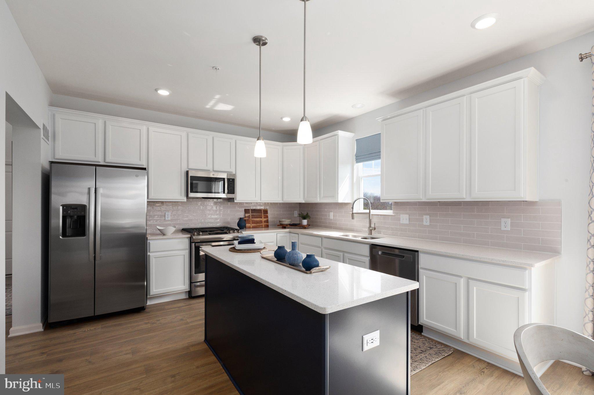 CAPTAIN'S COVE - Residential