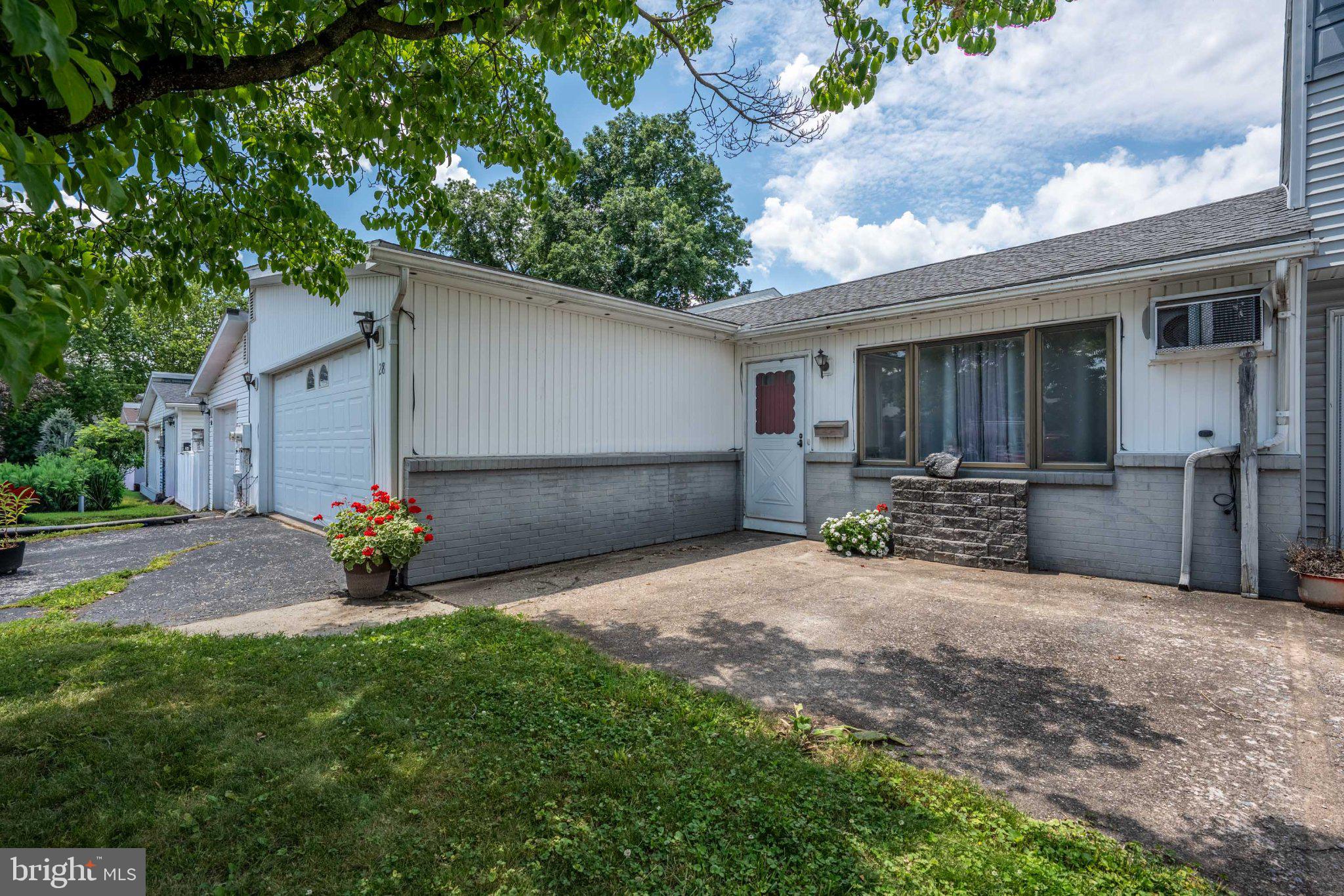 STRAWBERRY HILLS - Residential