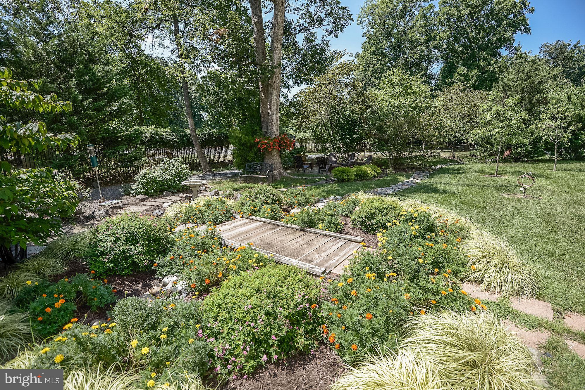 LANSDOWNE WOODS - Residential