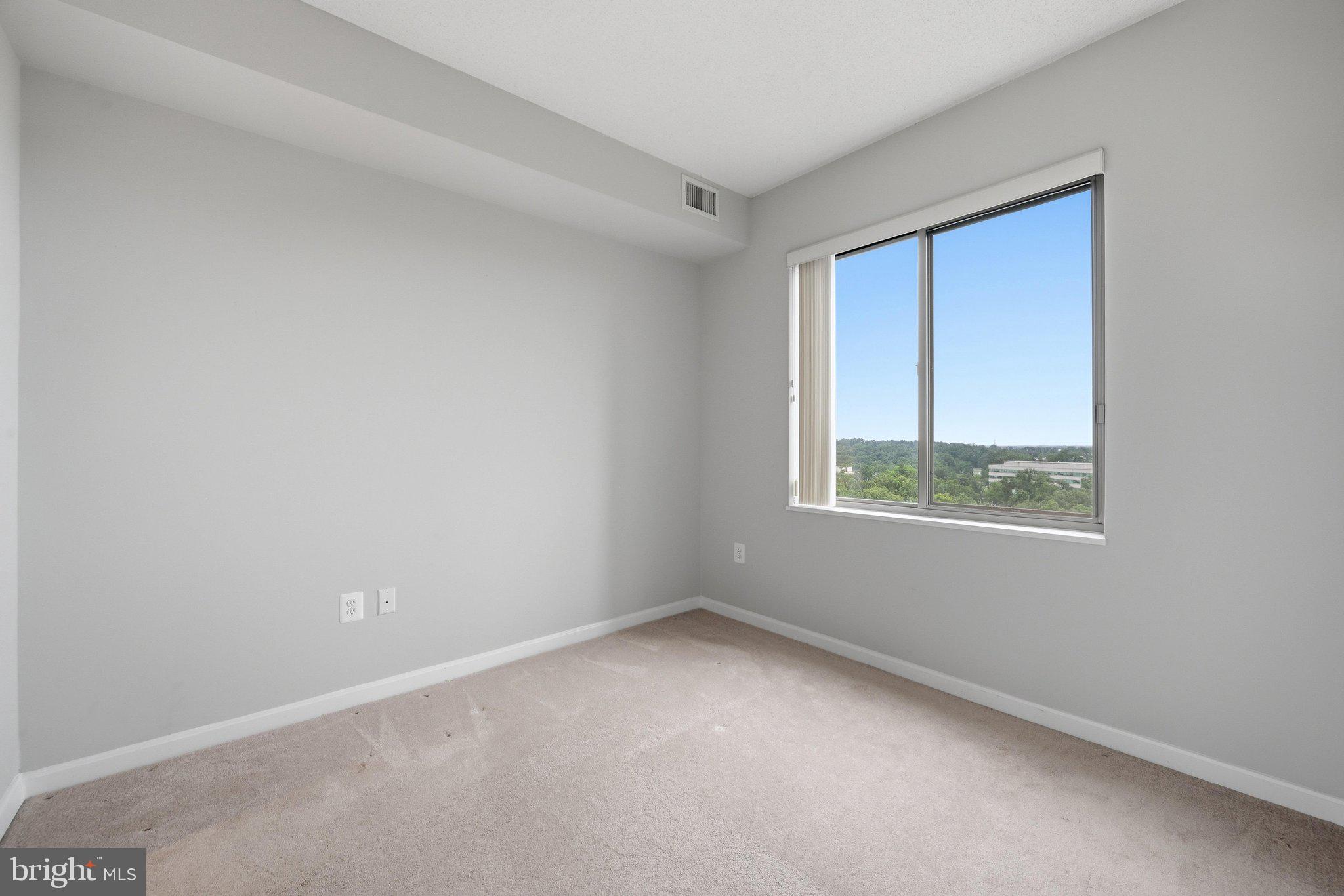 LANSDOWNE WOODS - Residential
