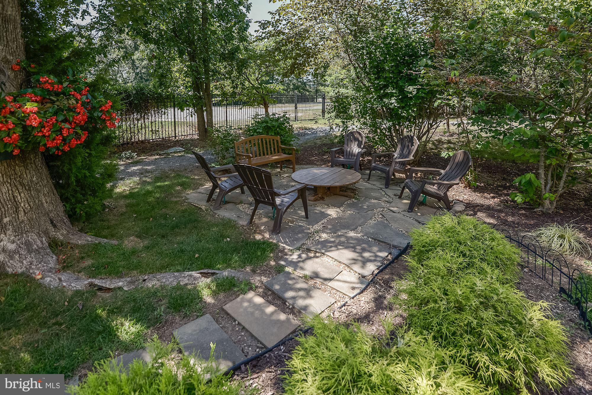 LANSDOWNE WOODS - Residential