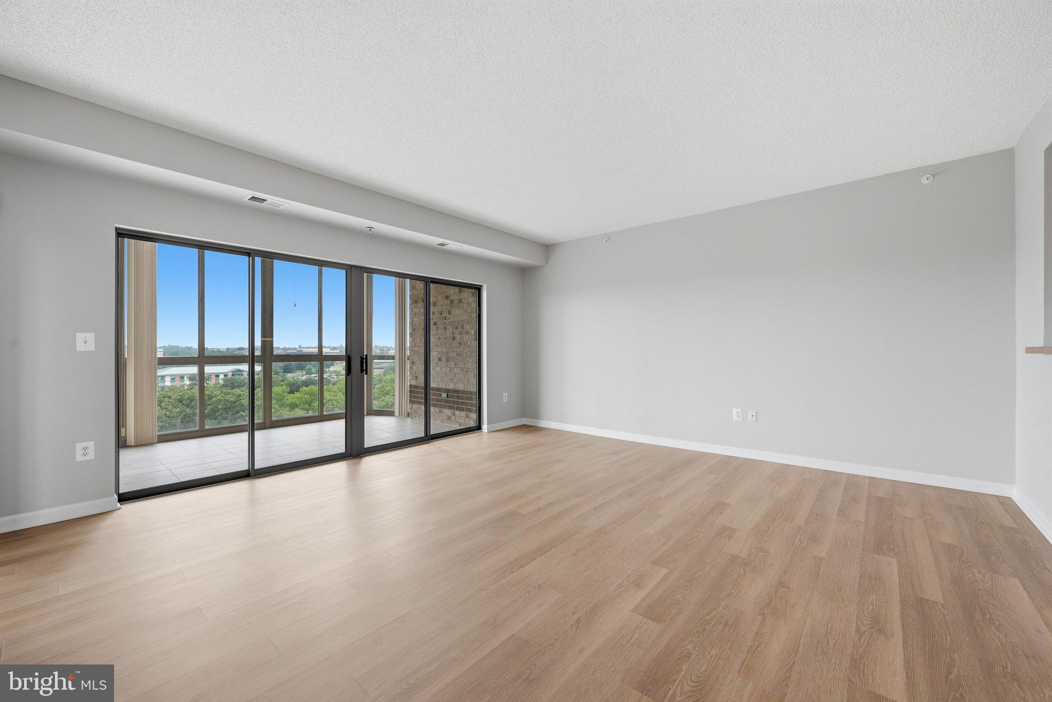LANSDOWNE WOODS - Residential