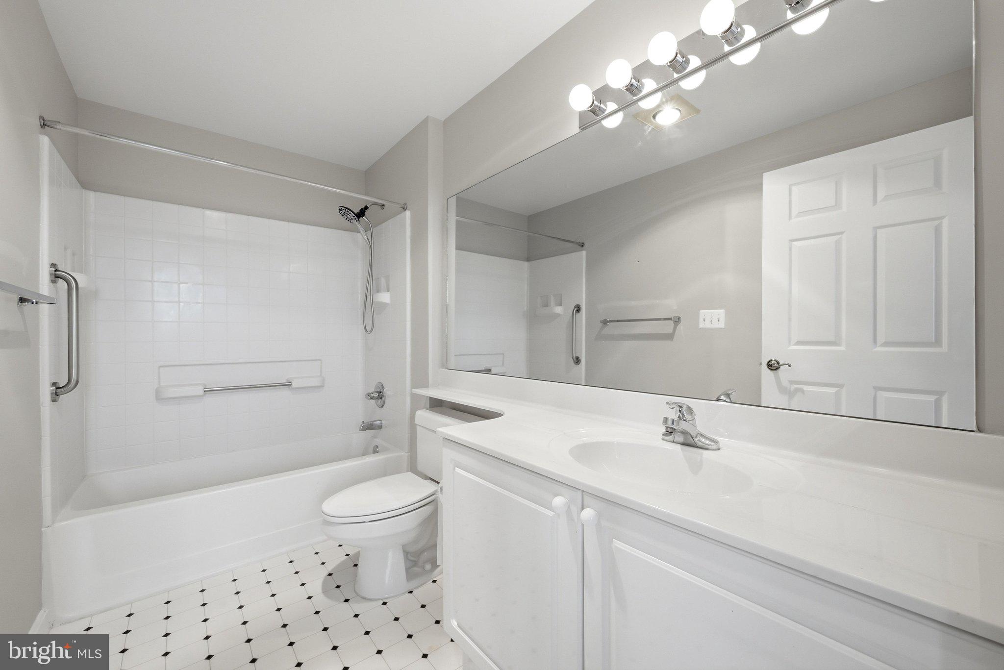 LANSDOWNE WOODS - Residential