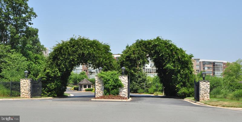 LANSDOWNE WOODS - Residential