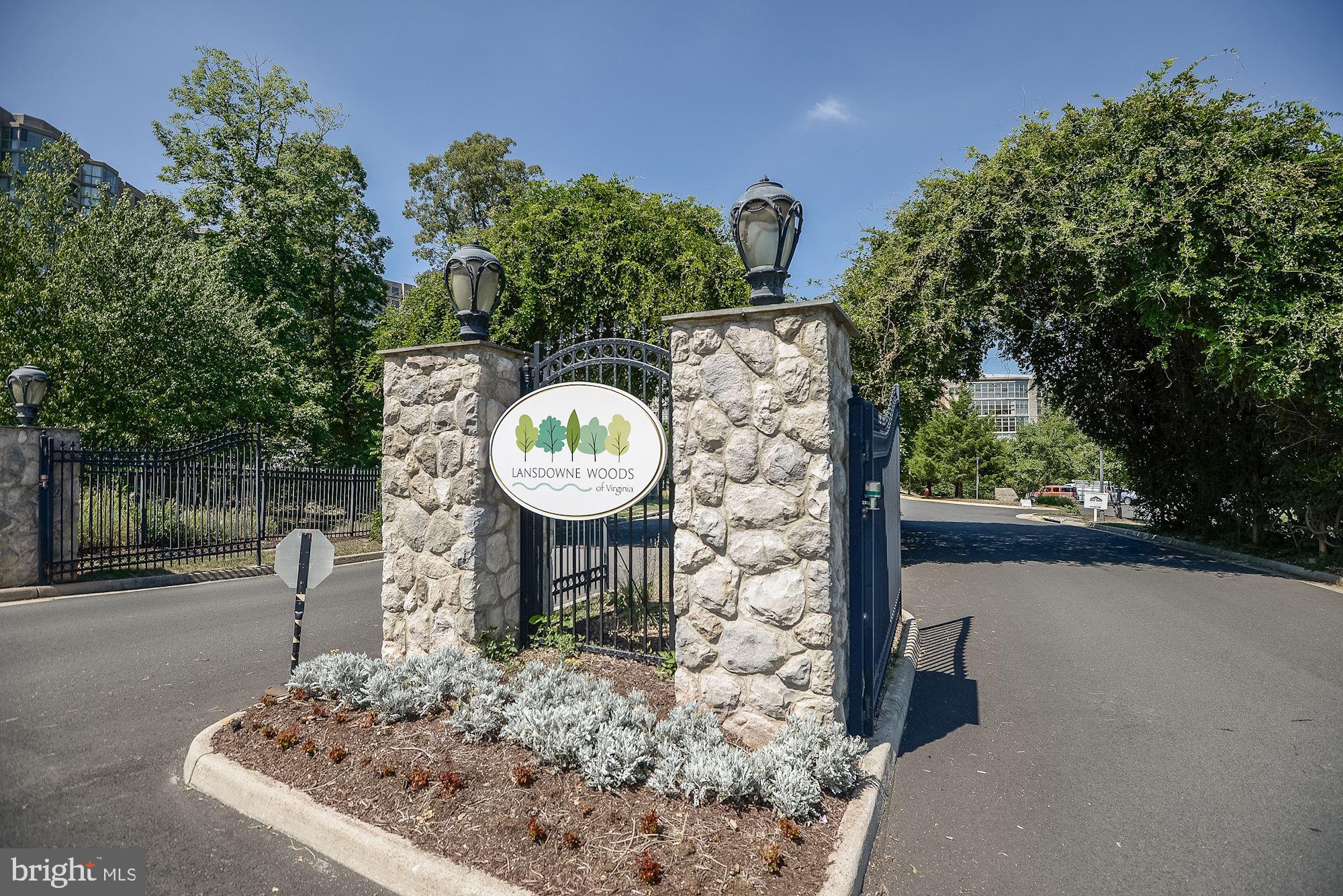 LANSDOWNE WOODS - Residential