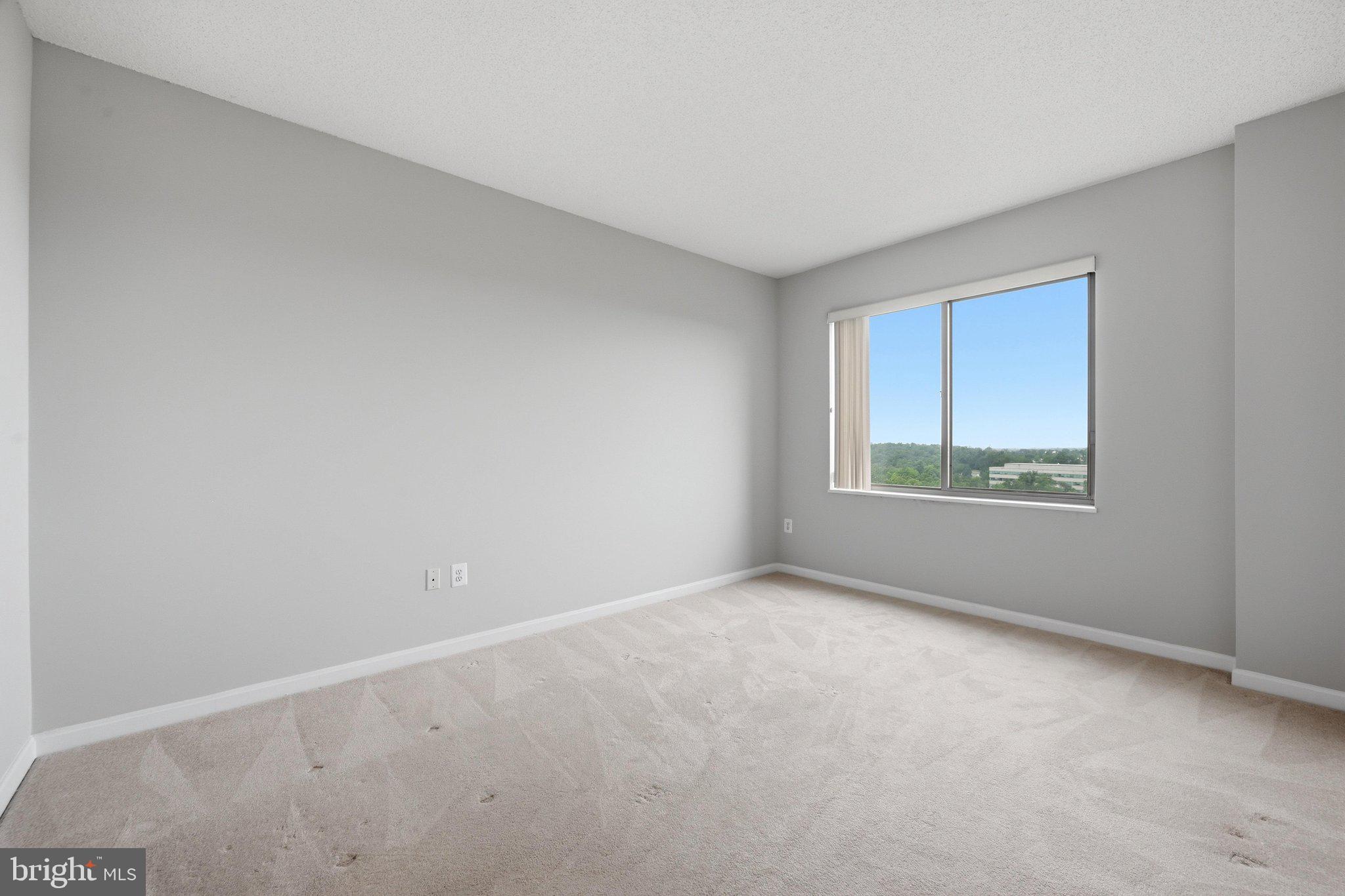 LANSDOWNE WOODS - Residential