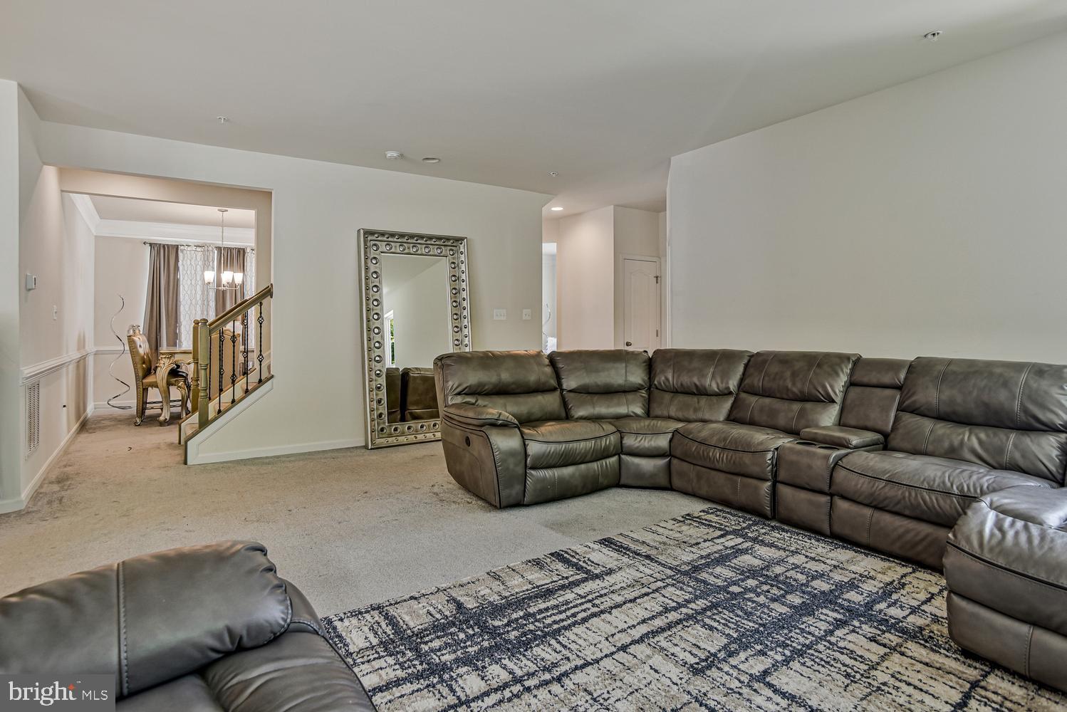 WINDSOR MANOR - Residential