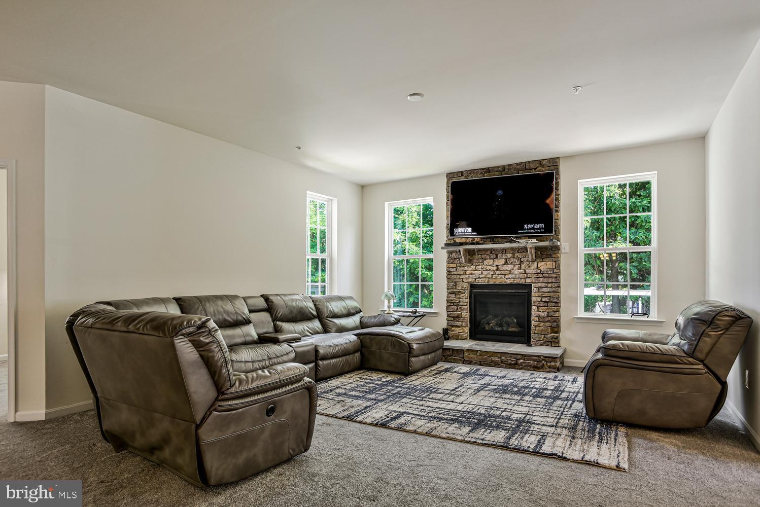 WINDSOR MANOR - Residential