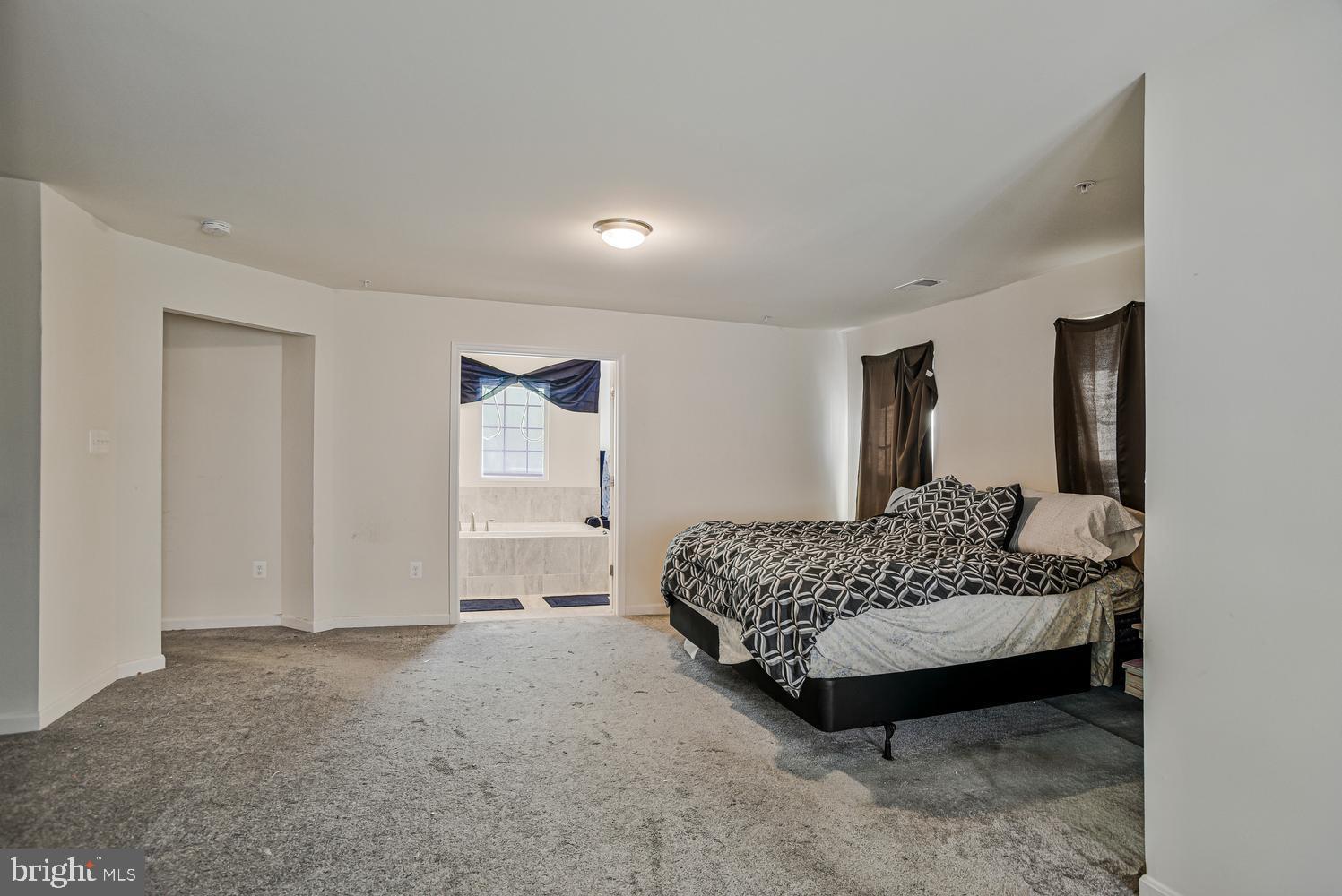 WINDSOR MANOR - Residential