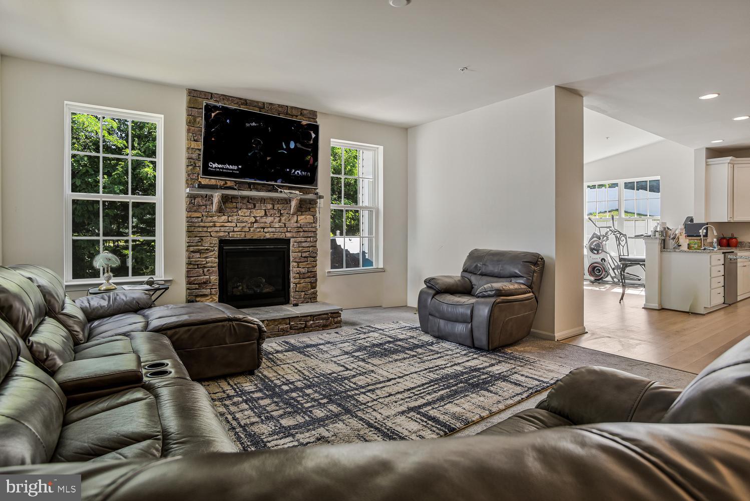 WINDSOR MANOR - Residential