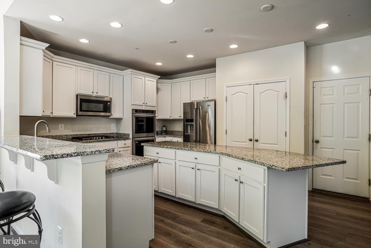 WINDSOR MANOR - Residential