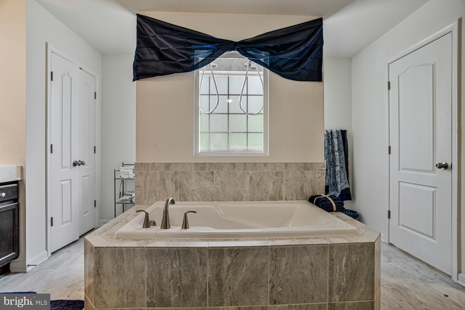 WINDSOR MANOR - Residential