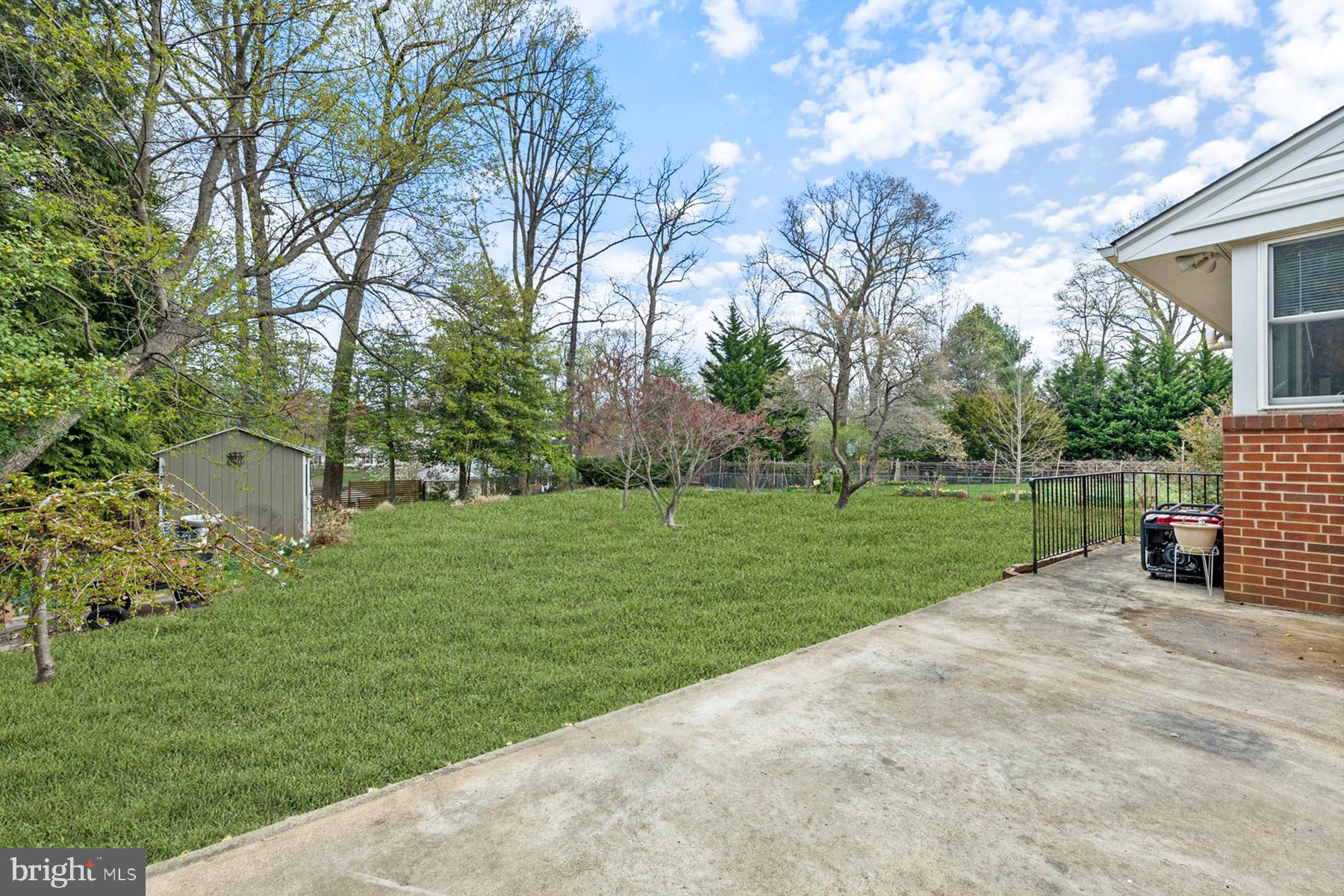 BURNT MILLS GAR-VILL - Residential