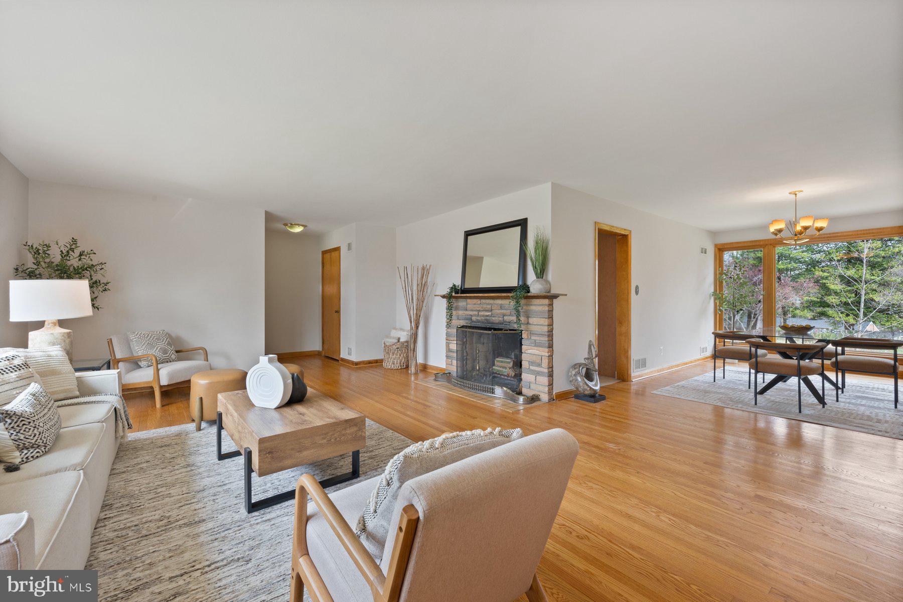 BURNT MILLS GAR-VILL - Residential