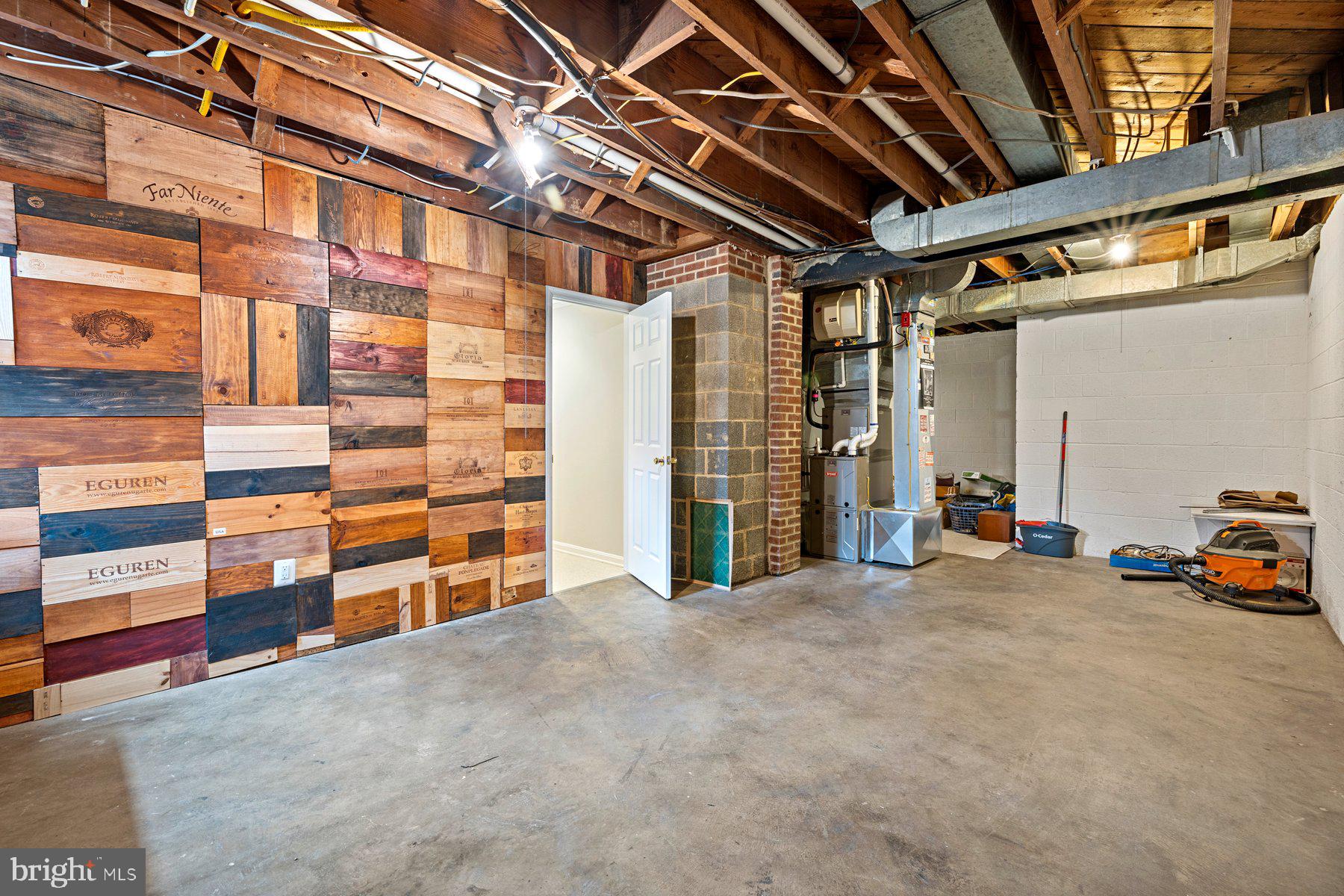 BURNT MILLS GAR-VILL - Residential